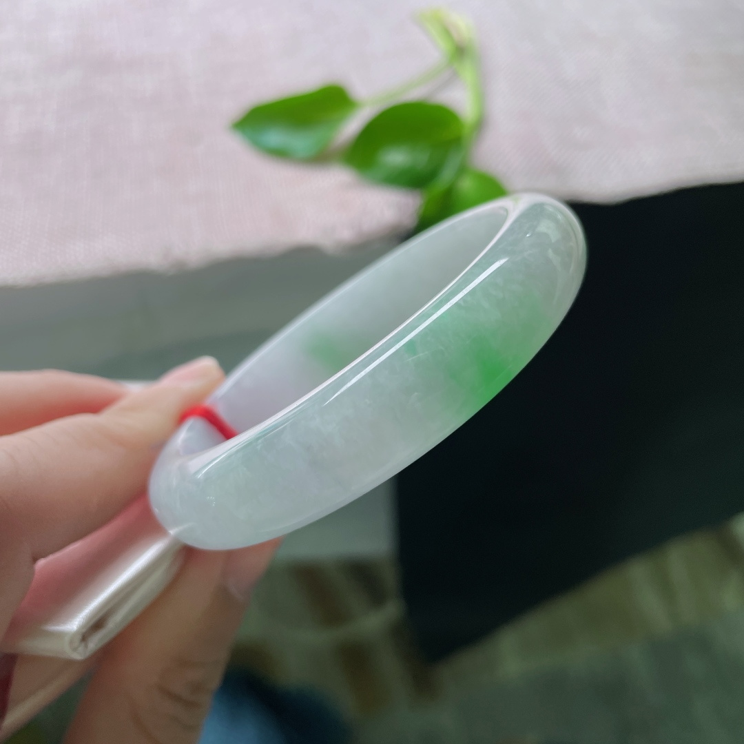 53.8/12.4/7.9，春彩正圈，飘阳绿，翠色娇艳欲滴，种老，细润，皮纹，ss49897a