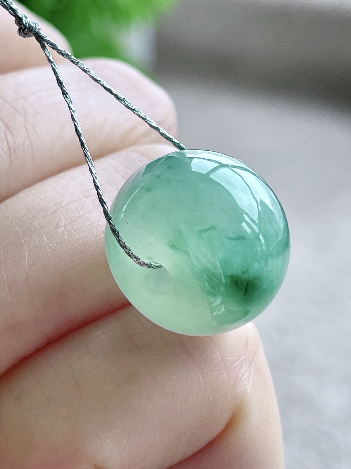 【裸石】冰飘花路路通吊坠
【说明】缅料 性价比高  
【尺寸】17-12.6mm..