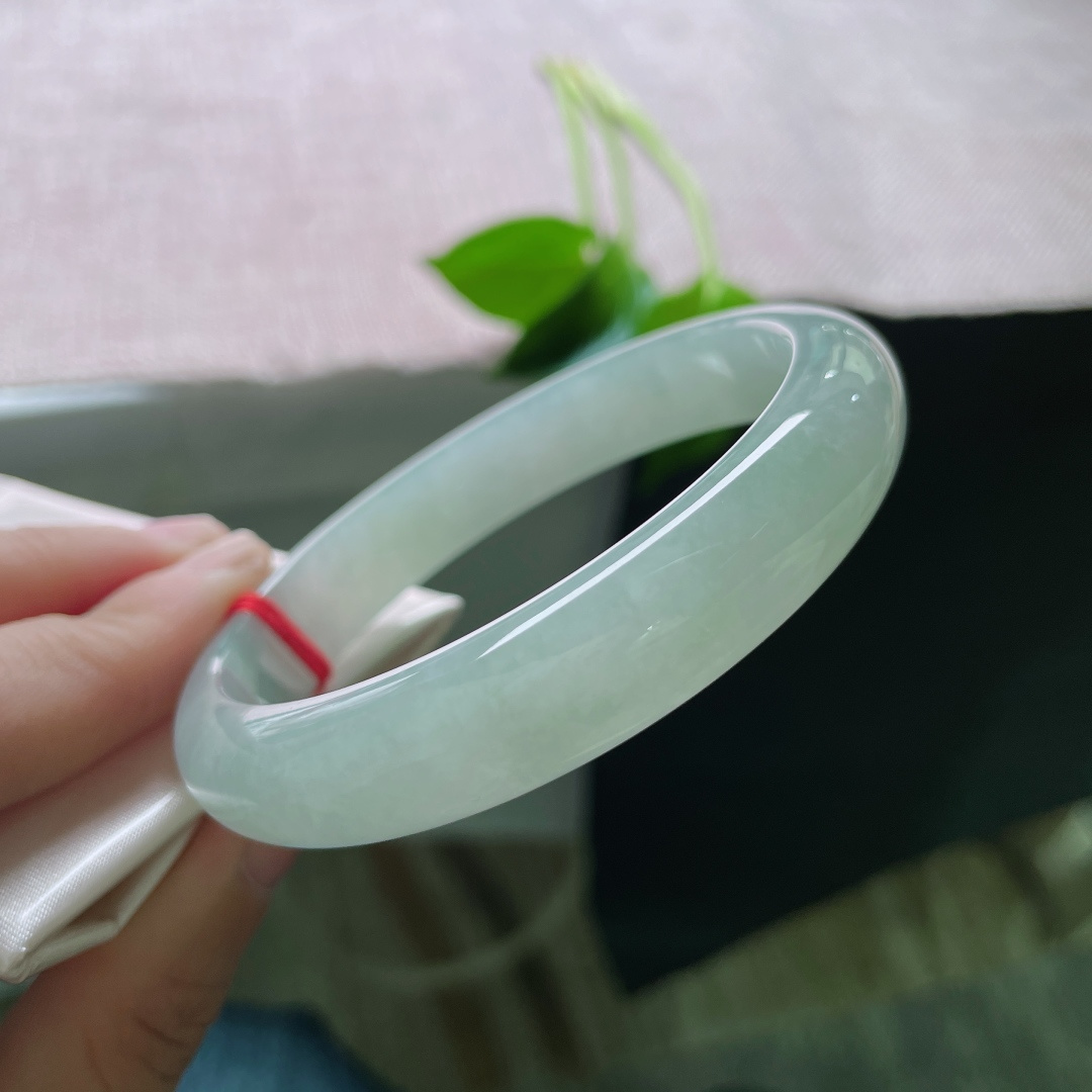 61.9/12.4/7.7，冰晴底正圈，大圈口，清透如晨光洗过的冰川，无裂，ss49136a