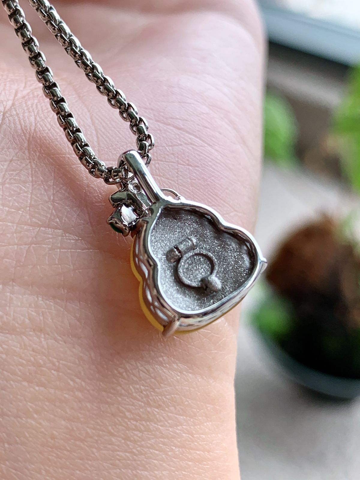 【镶嵌】🫧高冰黄翡葫芦吊坠  
【说明】缅料 18k金镶嵌 性价比高  
【整体】18.4-12.3-6.5..