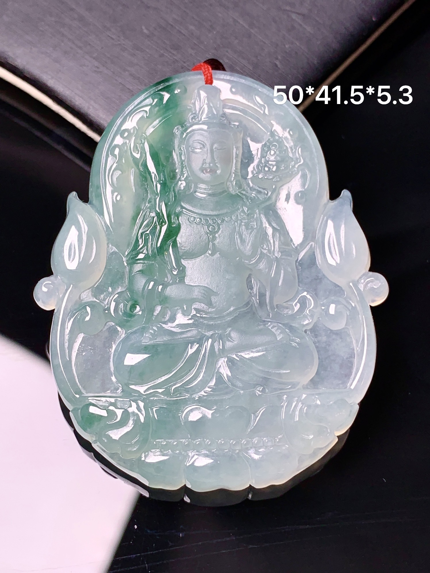 飘绿观音菩萨吊坠 玉质细腻 色泽艳丽清新 水润亮眼 整体尺寸50*41.5*5.3b2