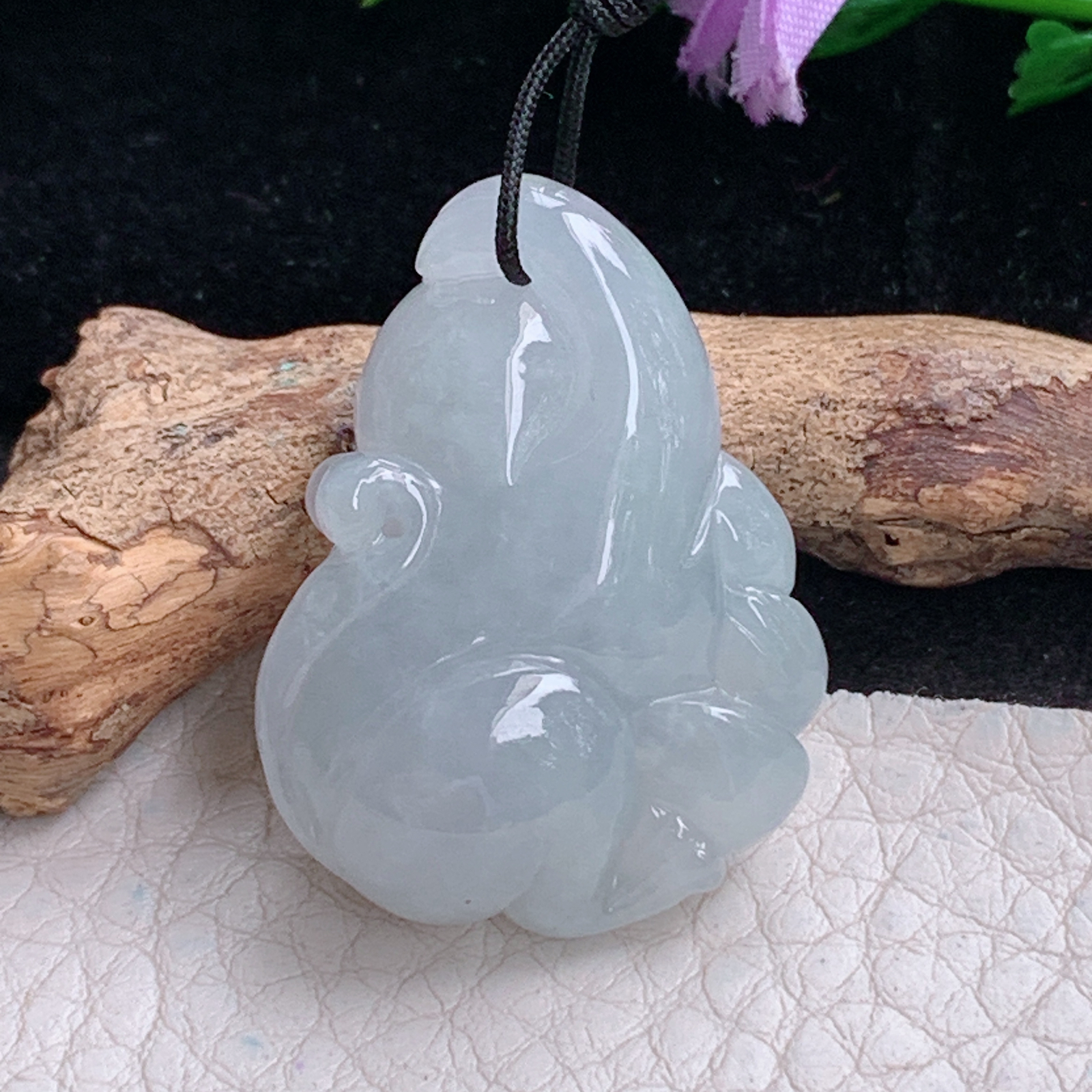 ajj实拍32*24.5*12.3天然缅甸翡翠精雕冰润立体灵猴抱寿桃 生肖猴玉吊坠 玉挂件