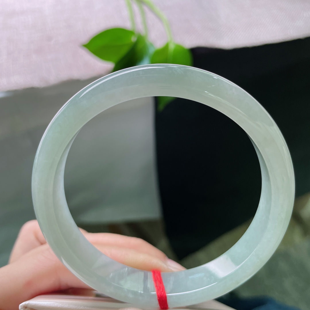 61.9/12.4/7.7，冰晴底正圈，大圈口，清透如晨光洗过的冰川，无裂，ss49136a