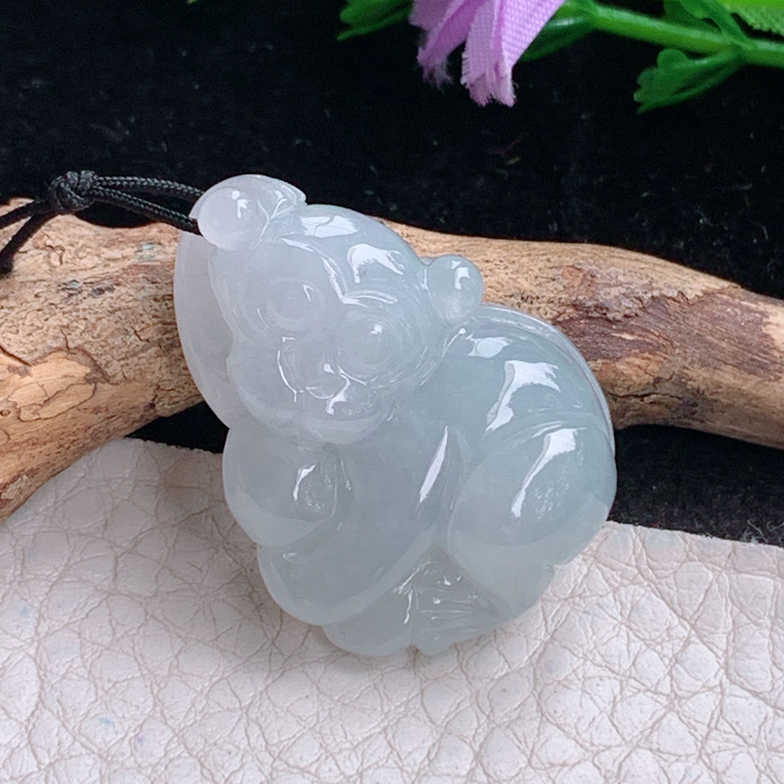 ajj实拍32*24.5*12.3天然缅甸翡翠精雕冰润立体灵猴抱寿桃 生肖猴玉吊坠 玉挂件