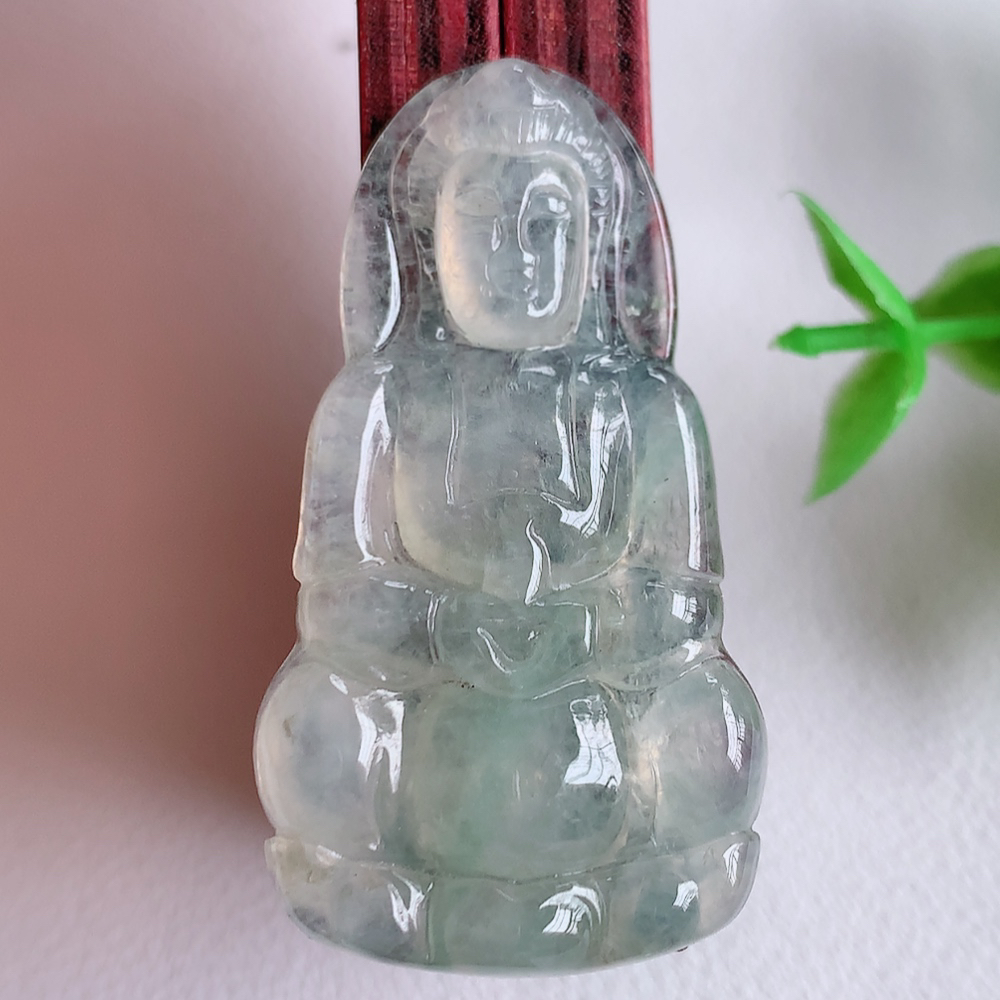 冰润精雕观音吊坠，法相端庄大气，工艺精湛，种色浓郁，细腻饱满冰润，种老水足，收藏佳品，佩戴大气  W01.11   尺寸：42.2-23.3-5.2mm