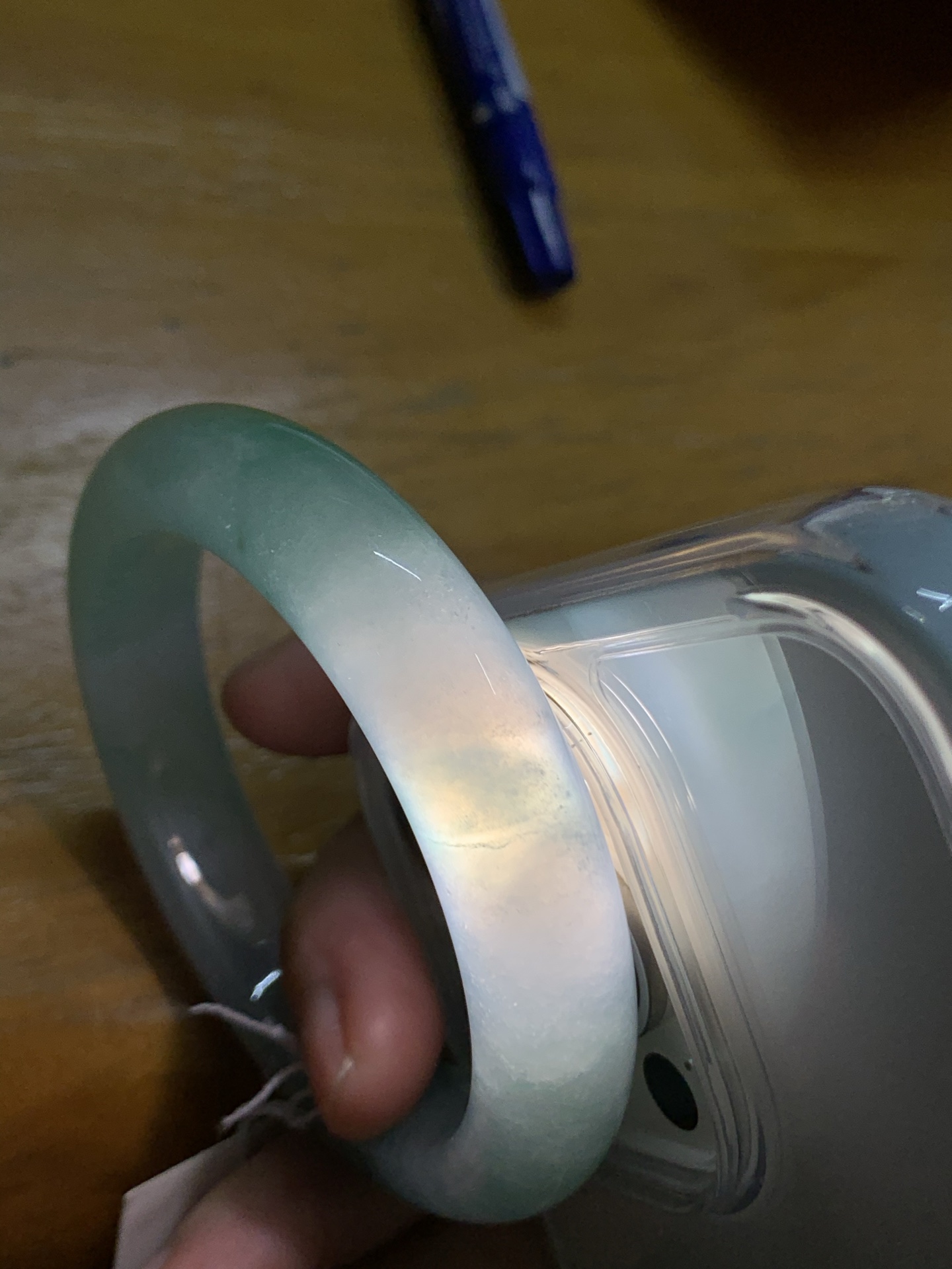 正圈53 54【圈口】54.8/12/9【编码】Q5031572【描述】冰飘绿，清透，水润，种老，细腻，打灯有絮线