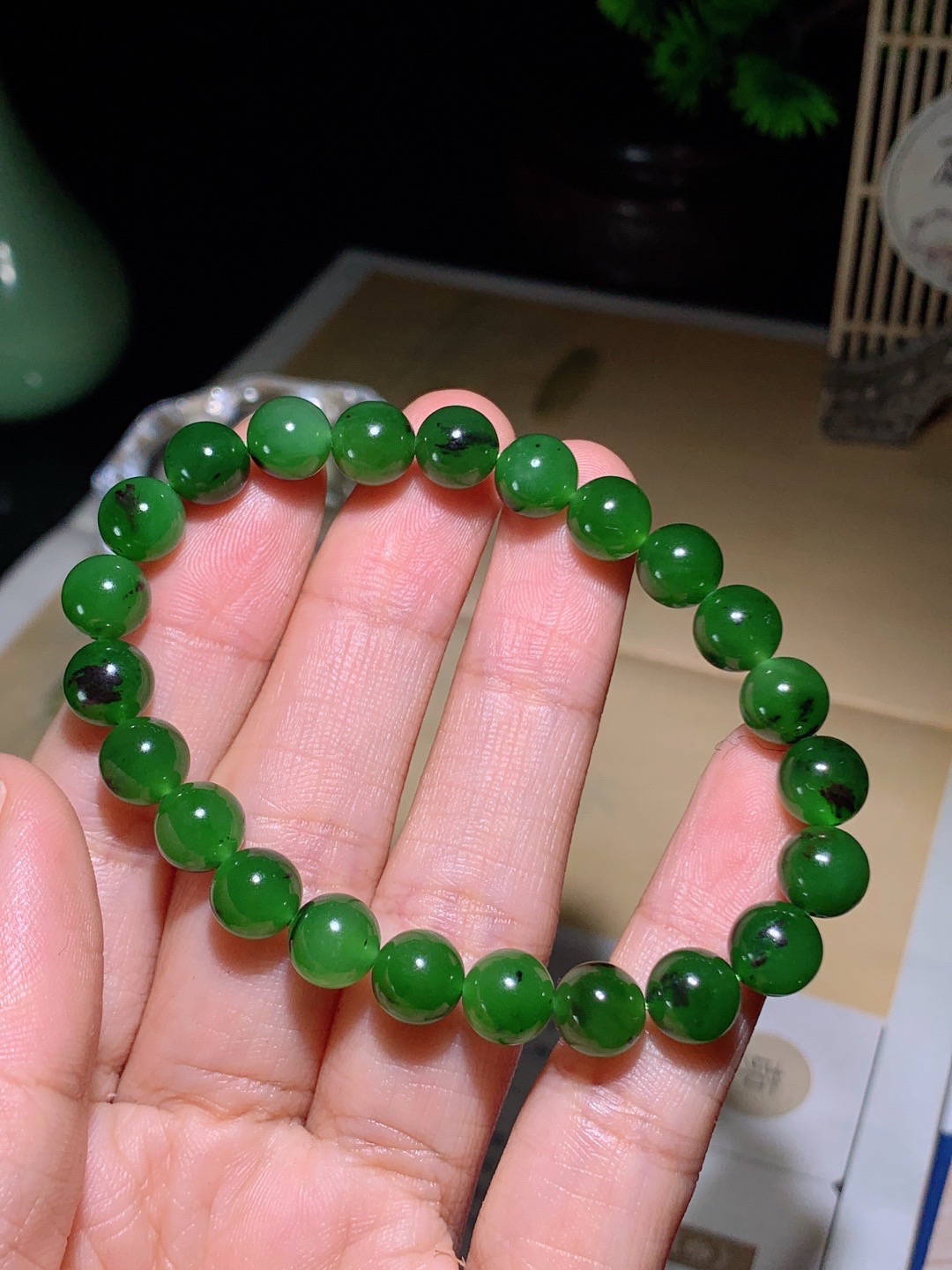 和田玉红皮料俄罗斯碧玉手串。单颗尺寸8！玉质细腻油润。手推出油。品相大气。lt26410