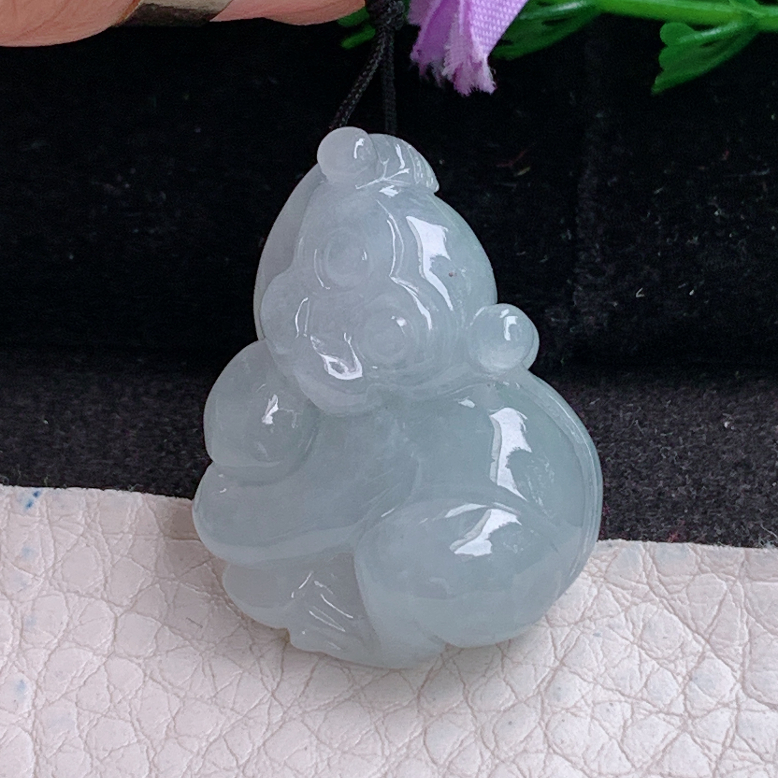 ajj实拍32*24.5*12.3天然缅甸翡翠精雕冰润立体灵猴抱寿桃 生肖猴玉吊坠 玉挂件