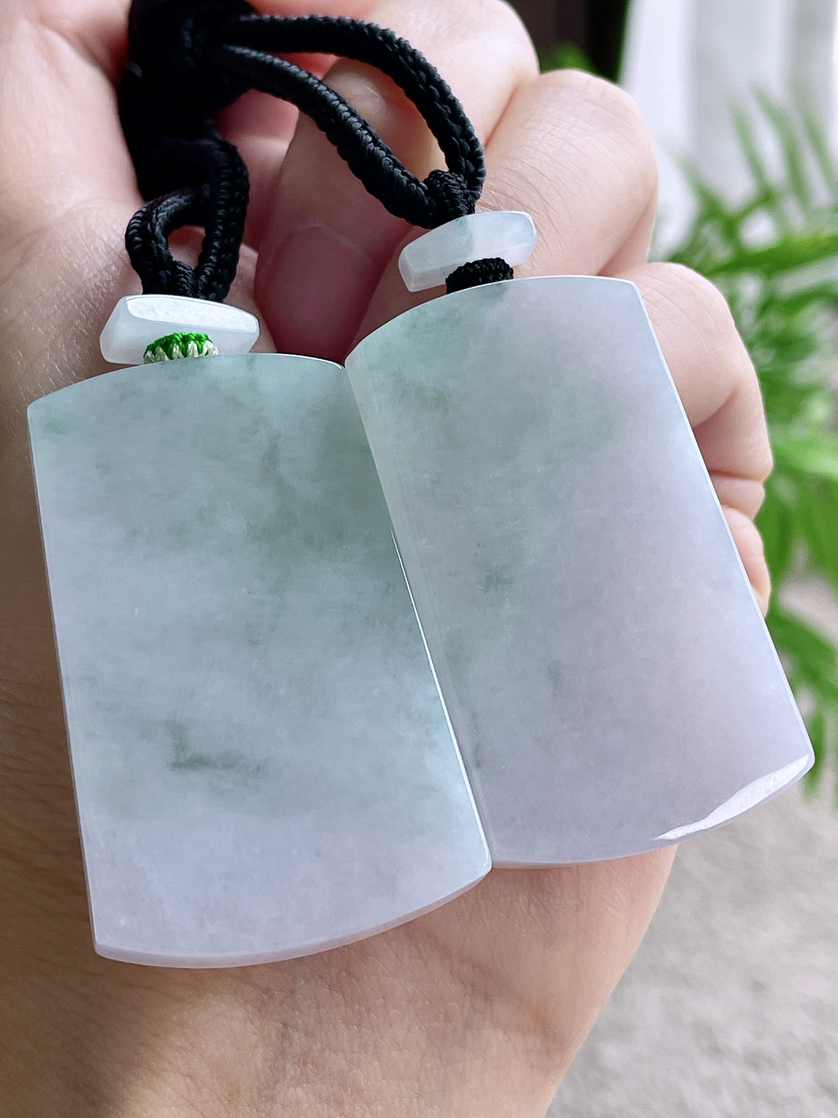 【裸石】冰飘花无事牌吊坠一对
【说明】缅料 性价比高  
【尺寸】左49.5-30.5-5.7右49.8-30.8-5.4..