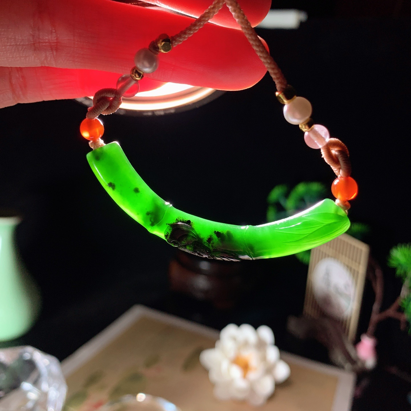 和田玉菠菜绿俄罗斯碧玉节节高升挂件 尺寸59/5重9克 玉质细腻油润 底色纯净 脂粉好，品质好。lt260410