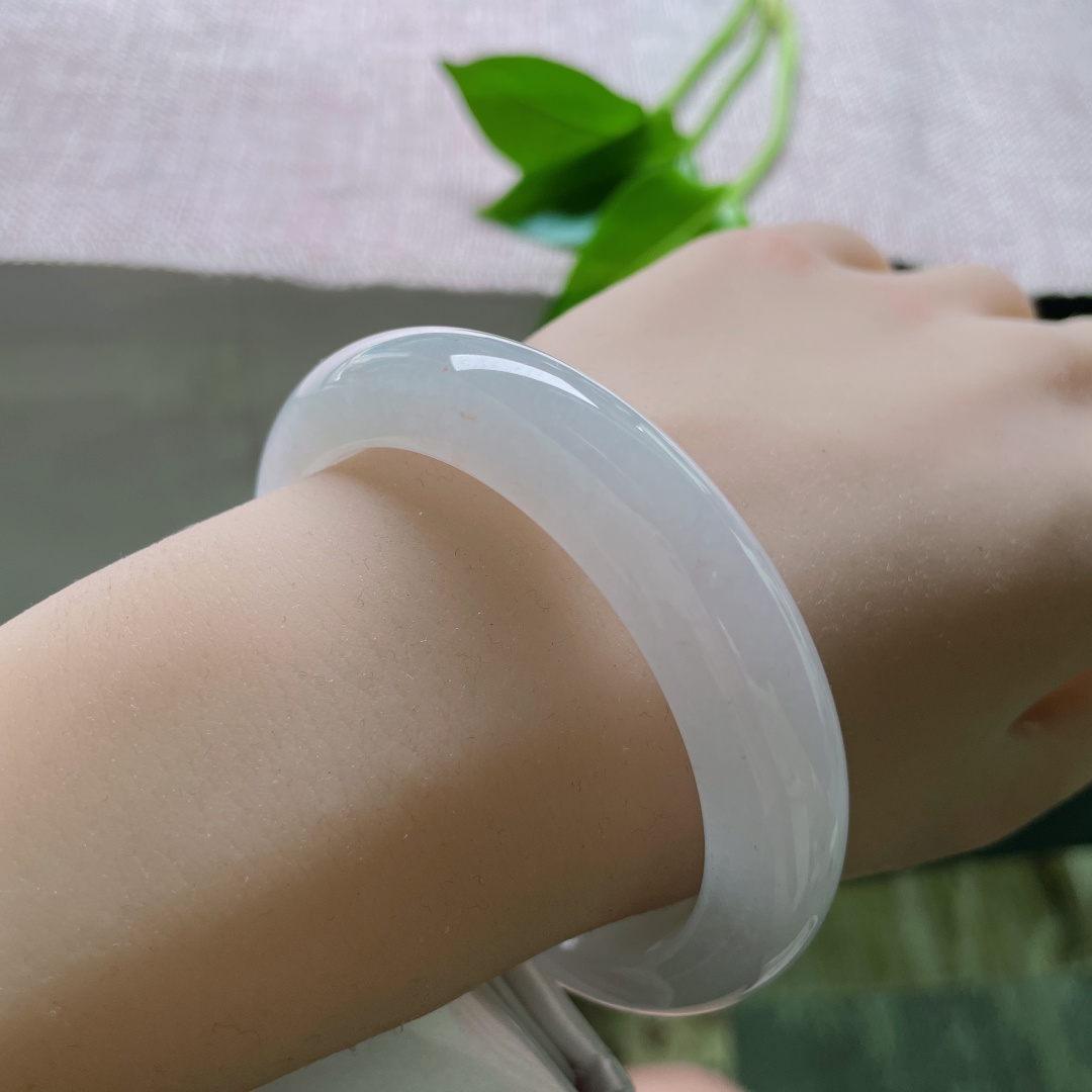 55.8/12.7/8.9，冰紫正圈，洒金宛如星子一般坠落腕间，摇曳生姿，无裂，ss50529a