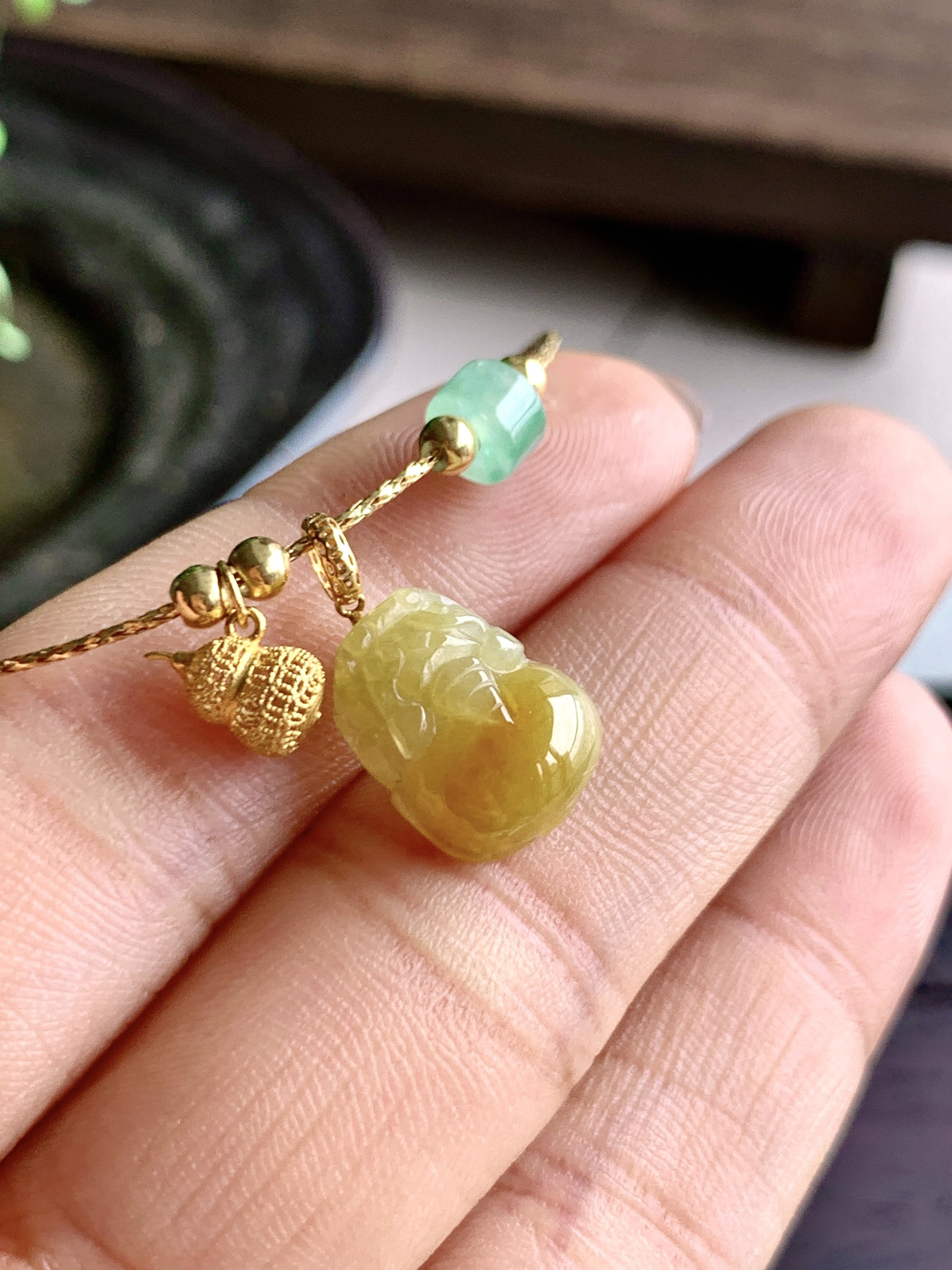 【镶嵌】️冰黄翡貔貅手链
【说明】缅料  18k金镶嵌 性价比高  
【裸石】13.5-10.5-