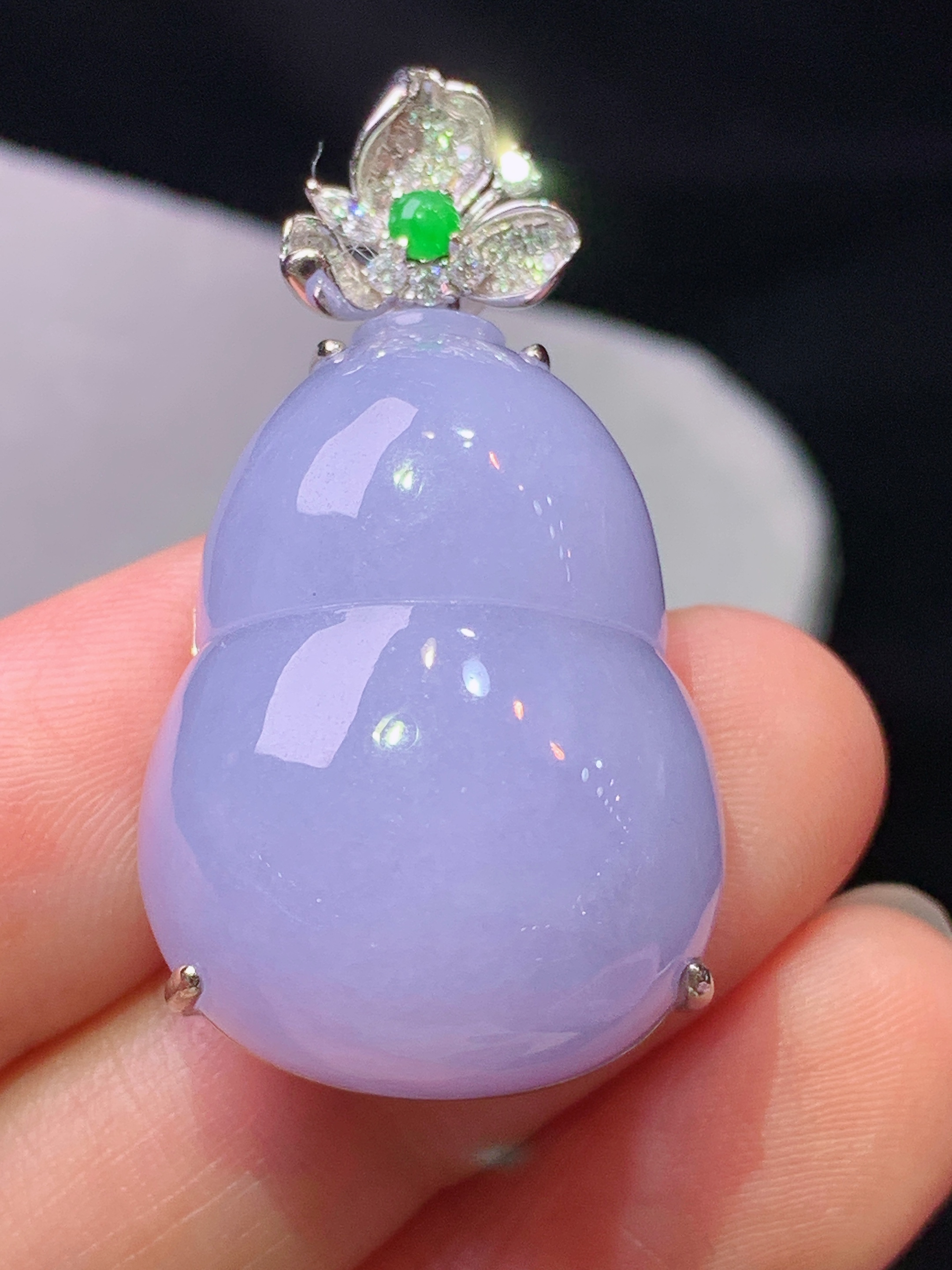 18k金钻镶嵌紫罗兰葫芦吊坠 玉质细腻 色泽艳丽清新 水润亮眼 整体尺寸37.2*20.2*13.5b1