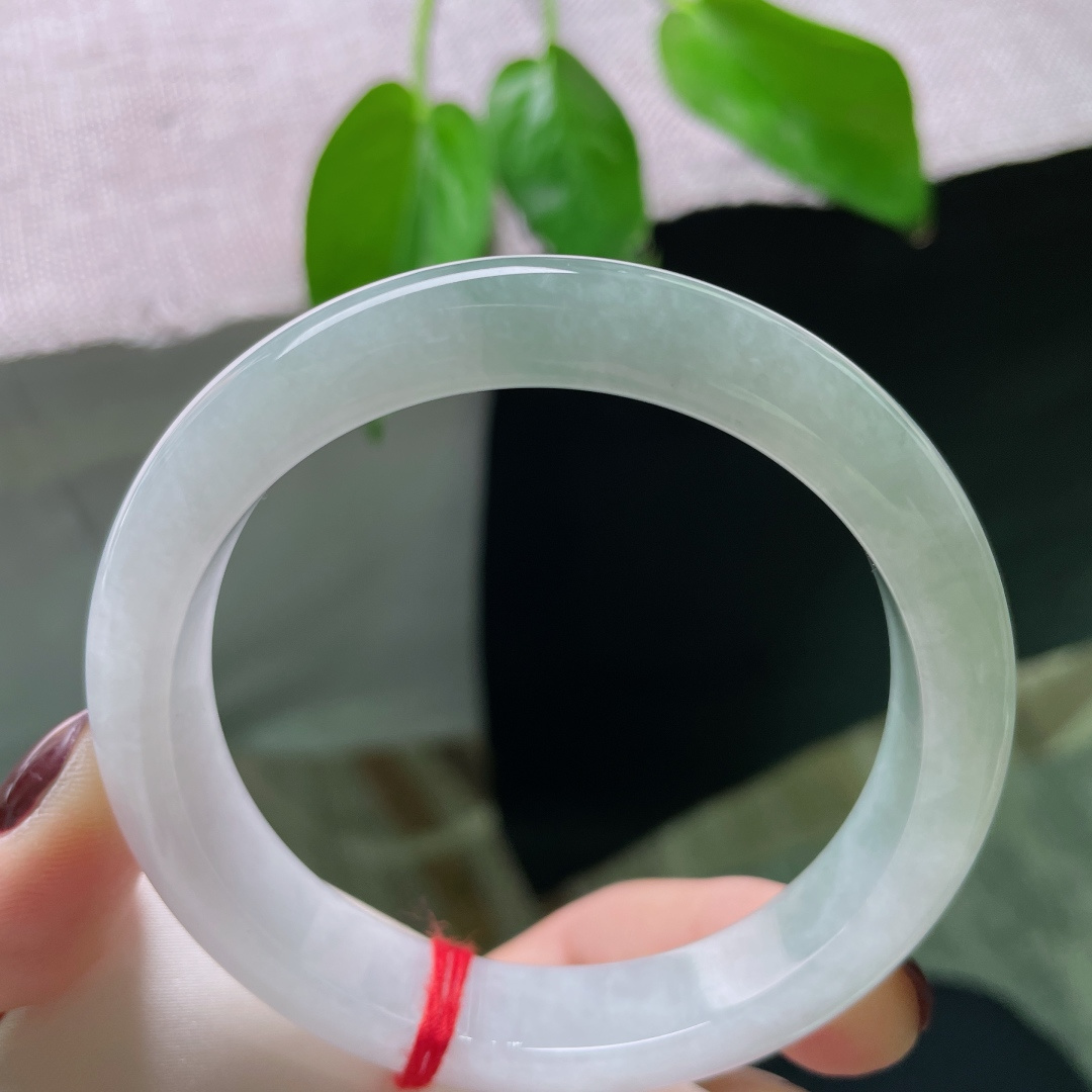 58.9/12.3/8淡绿正圈，水头好，一镯两戴，温养千年色，一镯定风华。有纹，ss50347a