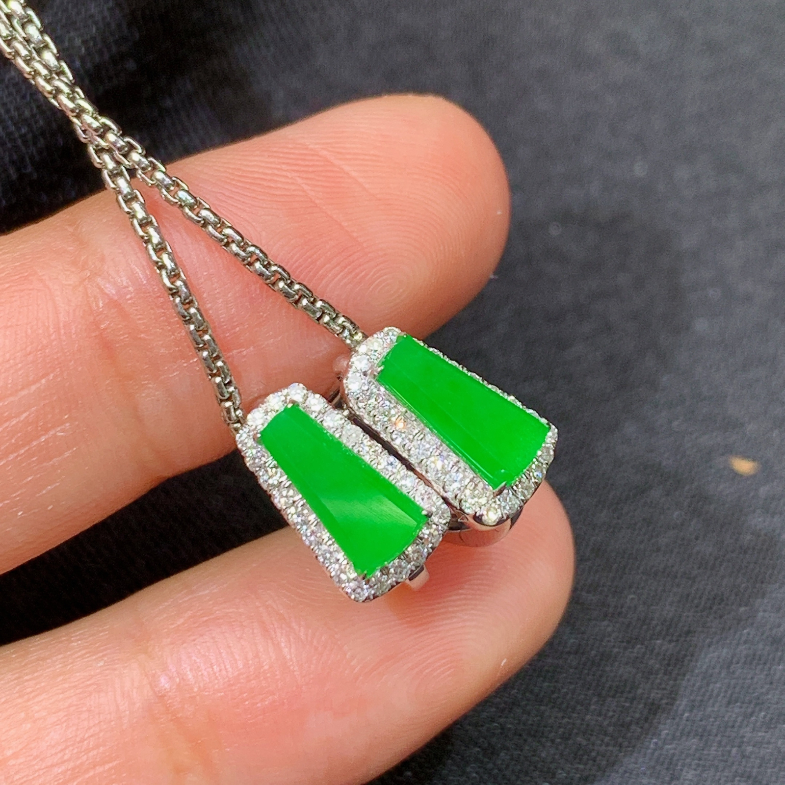 阳绿无事牌耳扣，18k金镶嵌，简约时尚，冰润色阳，种水足，Ff 尺寸8.3*4.2*2