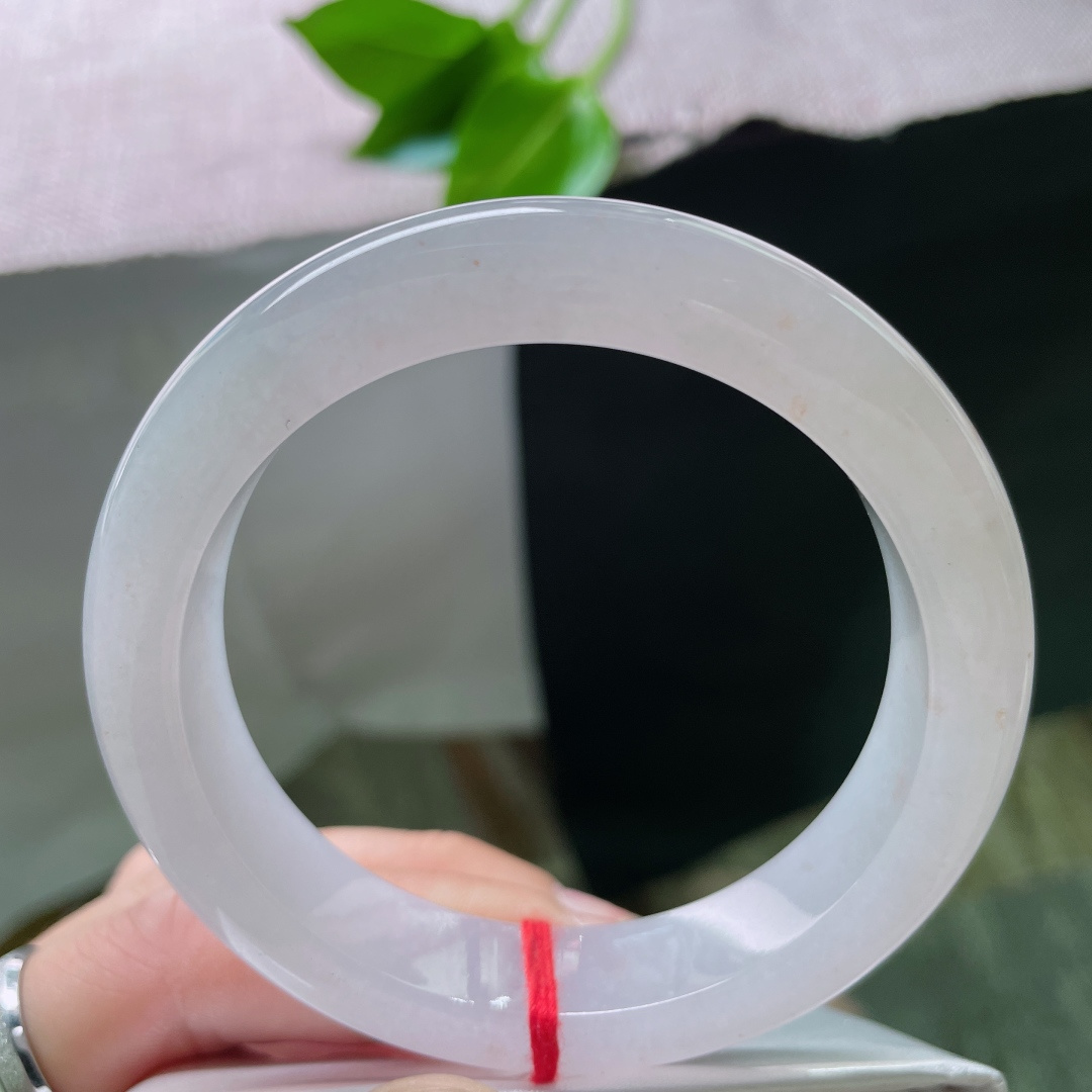 55.8/12.7/8.9，冰紫正圈，洒金宛如星子一般坠落腕间，摇曳生姿，无裂，ss50529a