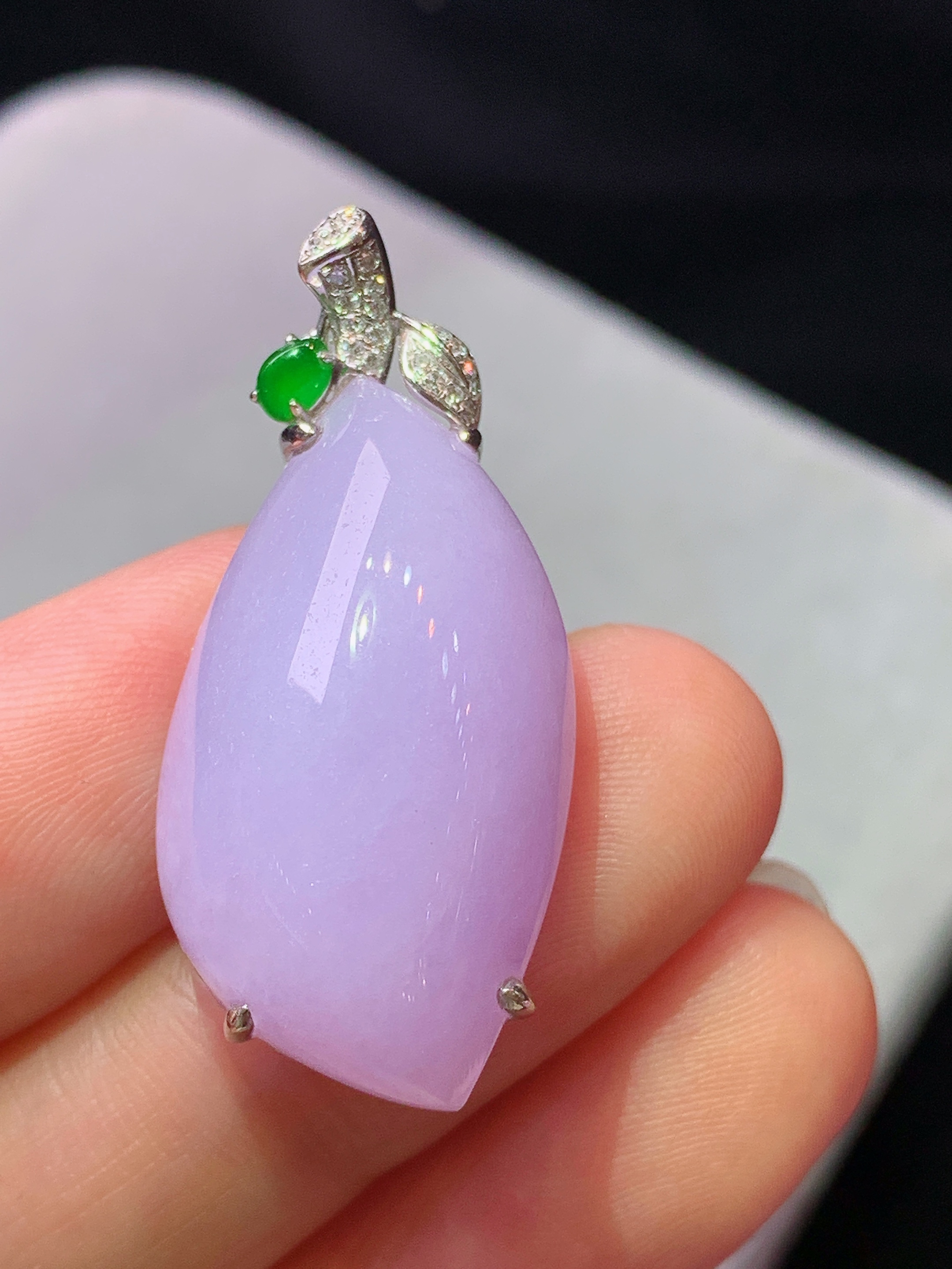 18k金钻镶嵌紫罗兰随形吊坠 玉质细腻 色泽艳丽清新 水润亮眼 整体尺寸34*15.5*10.5b1