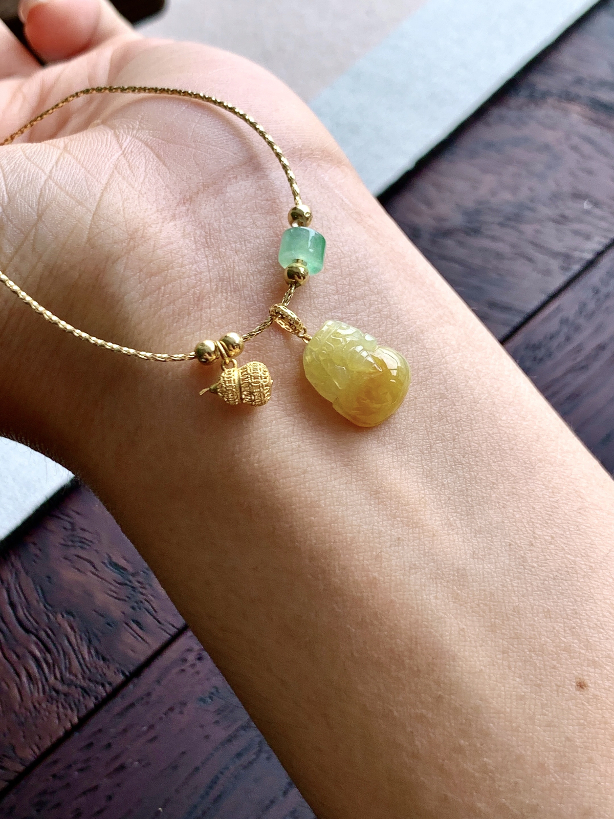 【镶嵌】️冰黄翡貔貅手链
【说明】缅料  18k金镶嵌 性价比高  
【裸石】13.5-10.5-4.9..