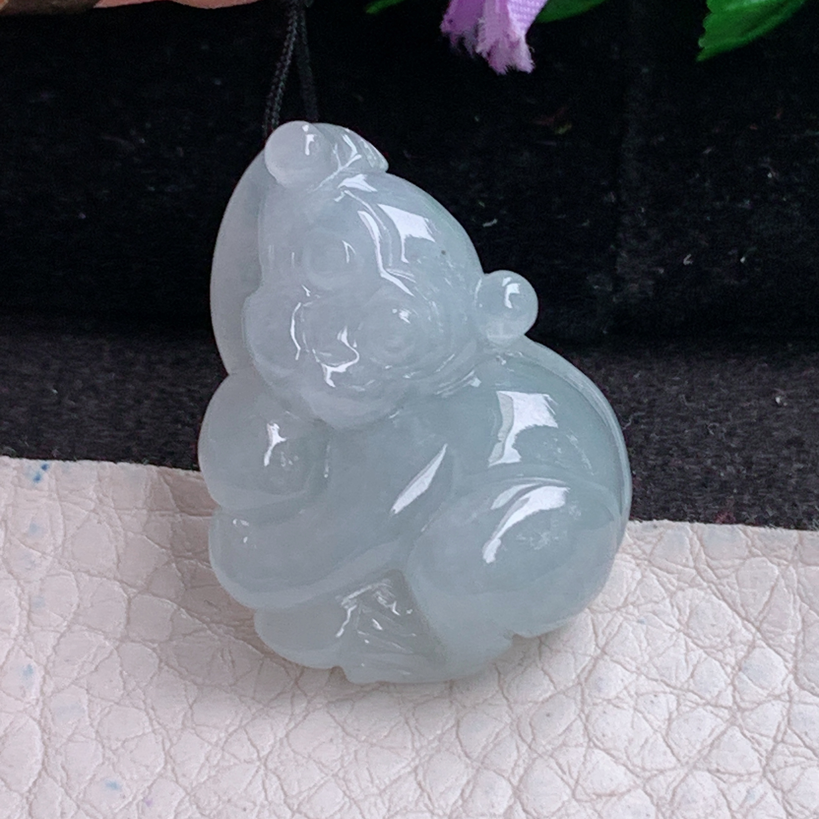 ajj实拍32*24.5*12.3天然缅甸翡翠精雕冰润立体灵猴抱寿桃 生肖猴玉吊坠 玉挂件
