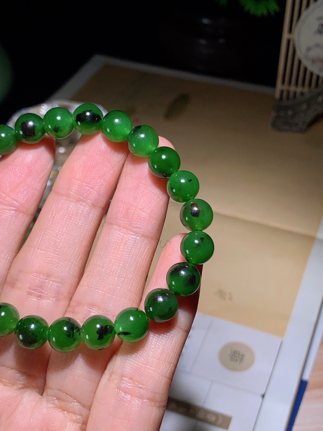 和田玉红皮料俄罗斯碧玉手串。单颗尺寸8！玉质细腻油润。手推出油。品相大气。lt26410