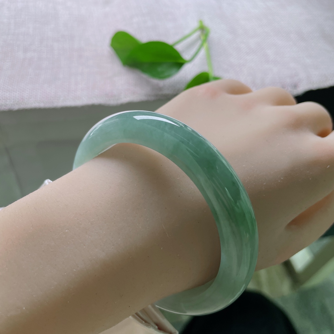 58.8/11.8/8.7，油绿底正圈，种老，颜色由浅入深，过渡自然，一点皮纹不显，ss50607a