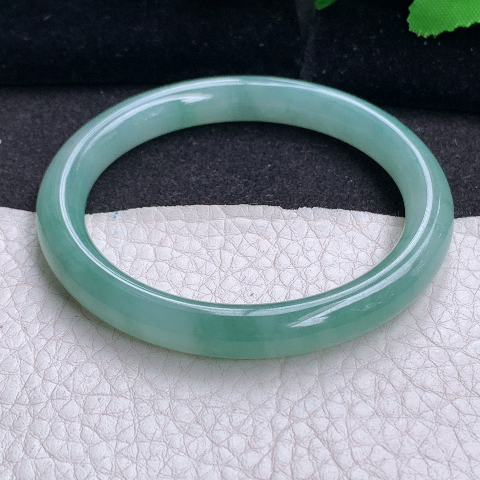 ee小圈口52.5*8美人镯 天然缅甸翡翠a货手镯飘花秀气圆条玉镯子 叮当镯