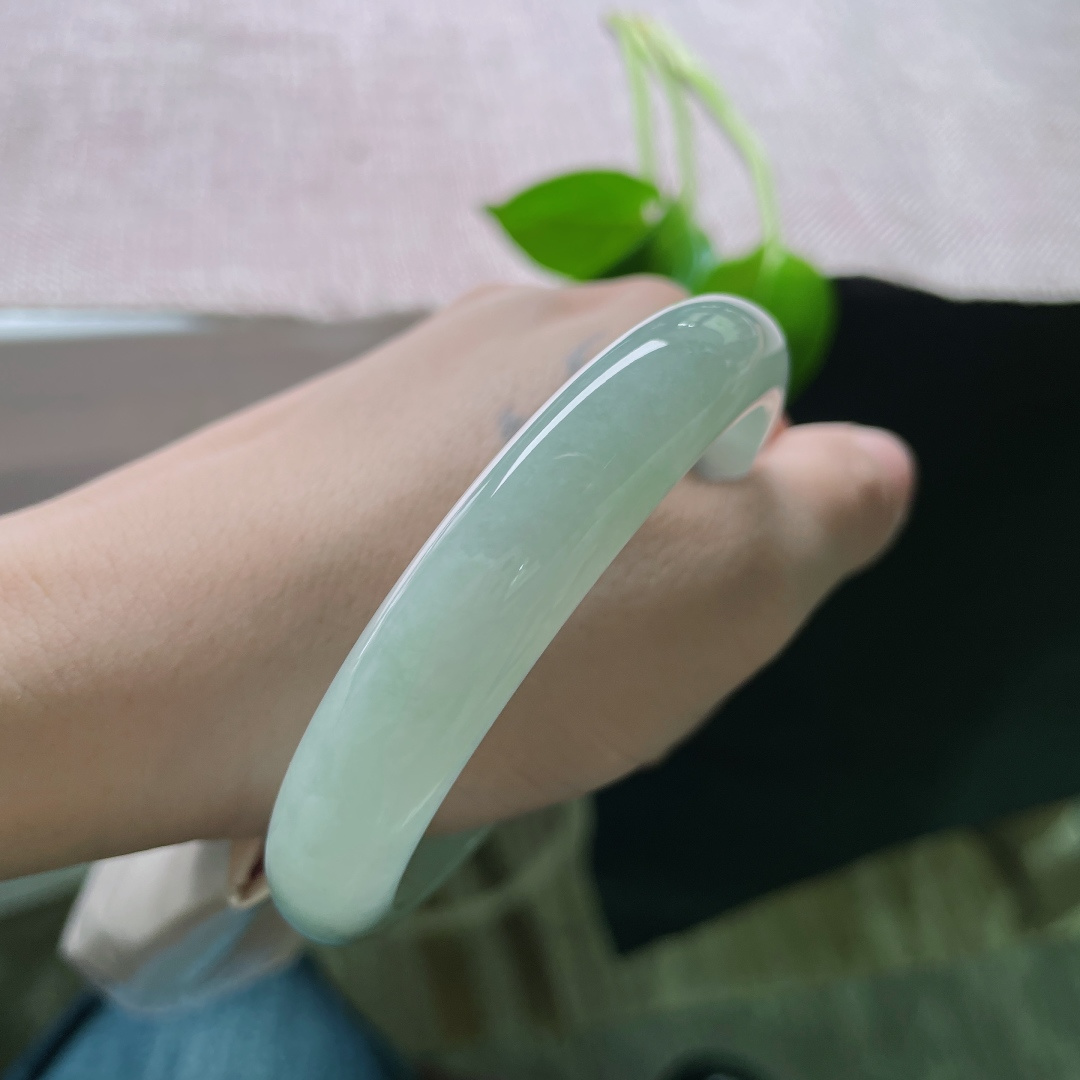 61.9/12.4/7.7，冰晴底正圈，大圈口，清透如晨光洗过的冰川，无裂，ss49136a