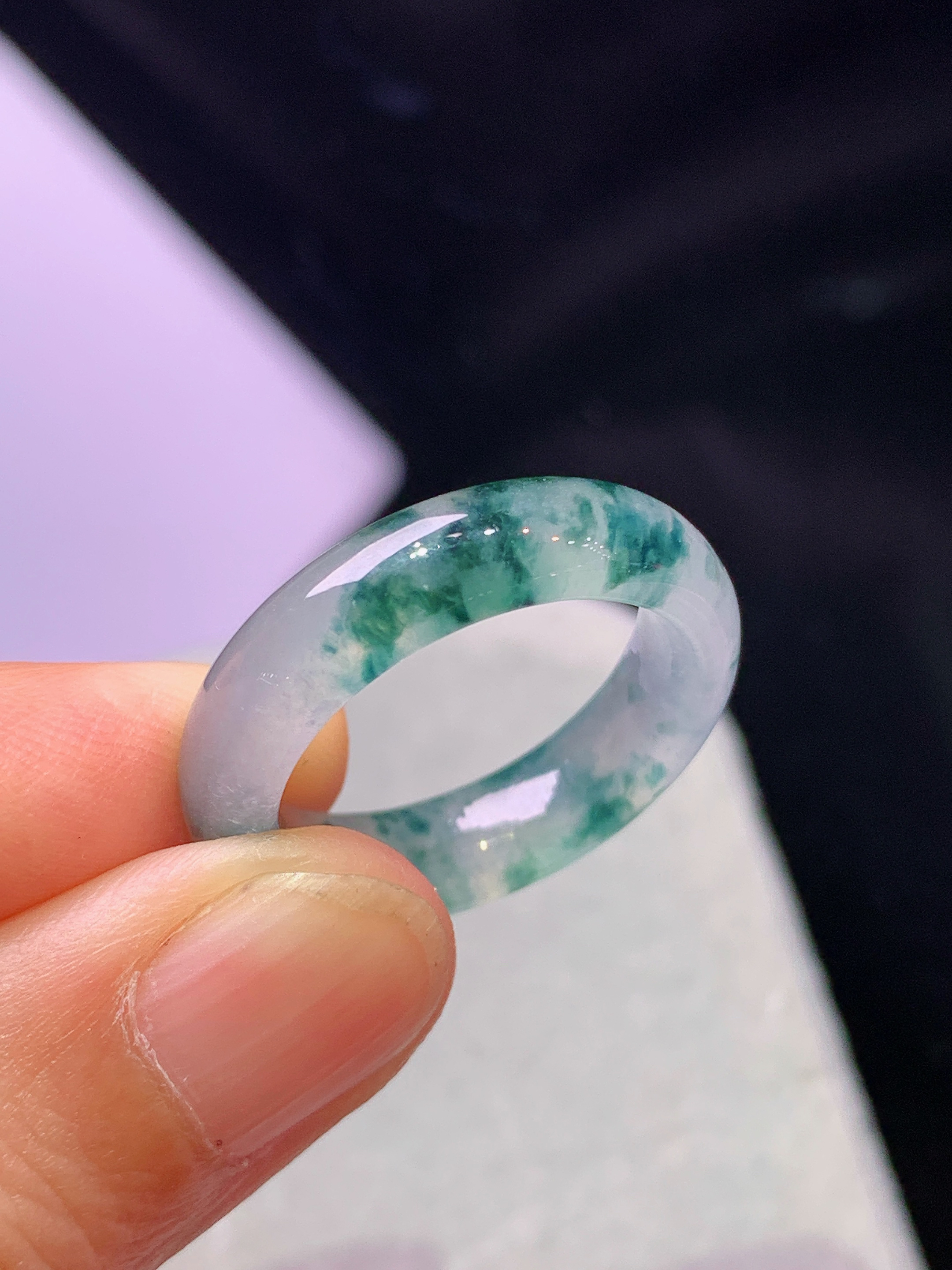 冰种飘花指环 玉质细腻 色泽艳丽清新 水润亮眼 圈口15 整体尺寸24*5.5*3.6c5