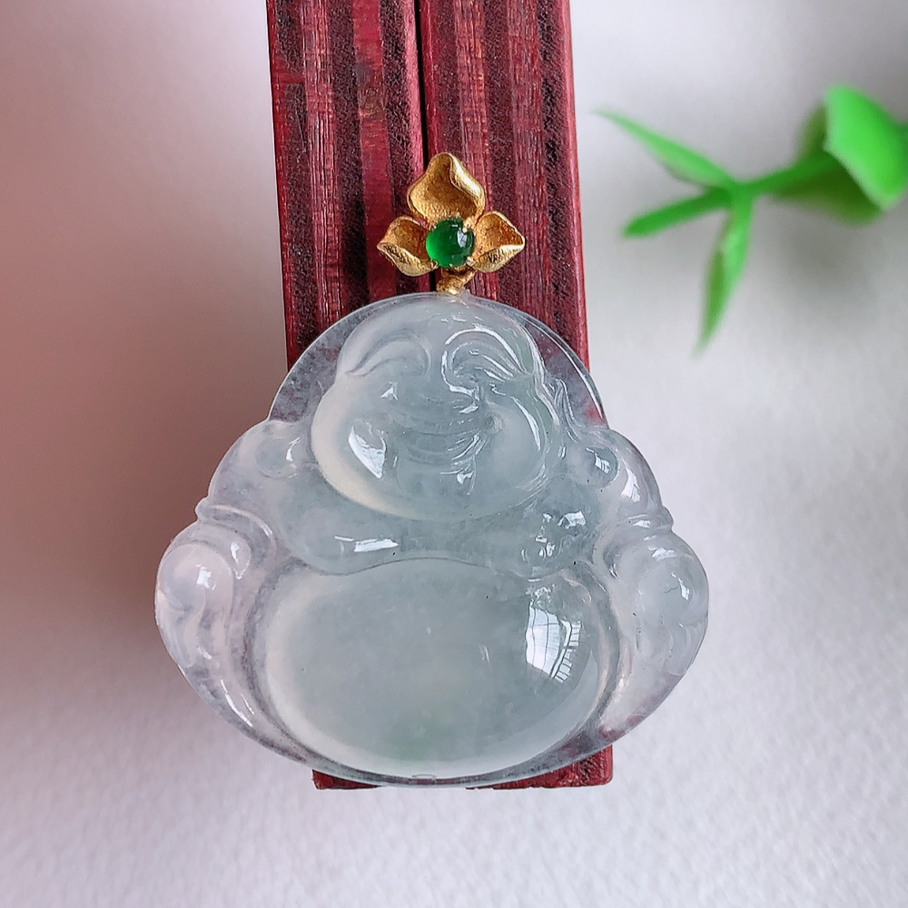 18k金扣冰润佛公挂件 玉质细腻  精雕弥勒佛，笑佛福耳垂肩，面相喜庆，开怀大笑，憨态可掬。惟妙惟肖，寓意福禄双全，吉祥美满，笑口常开 W01.11  尺寸：23-25.5-6.1mm