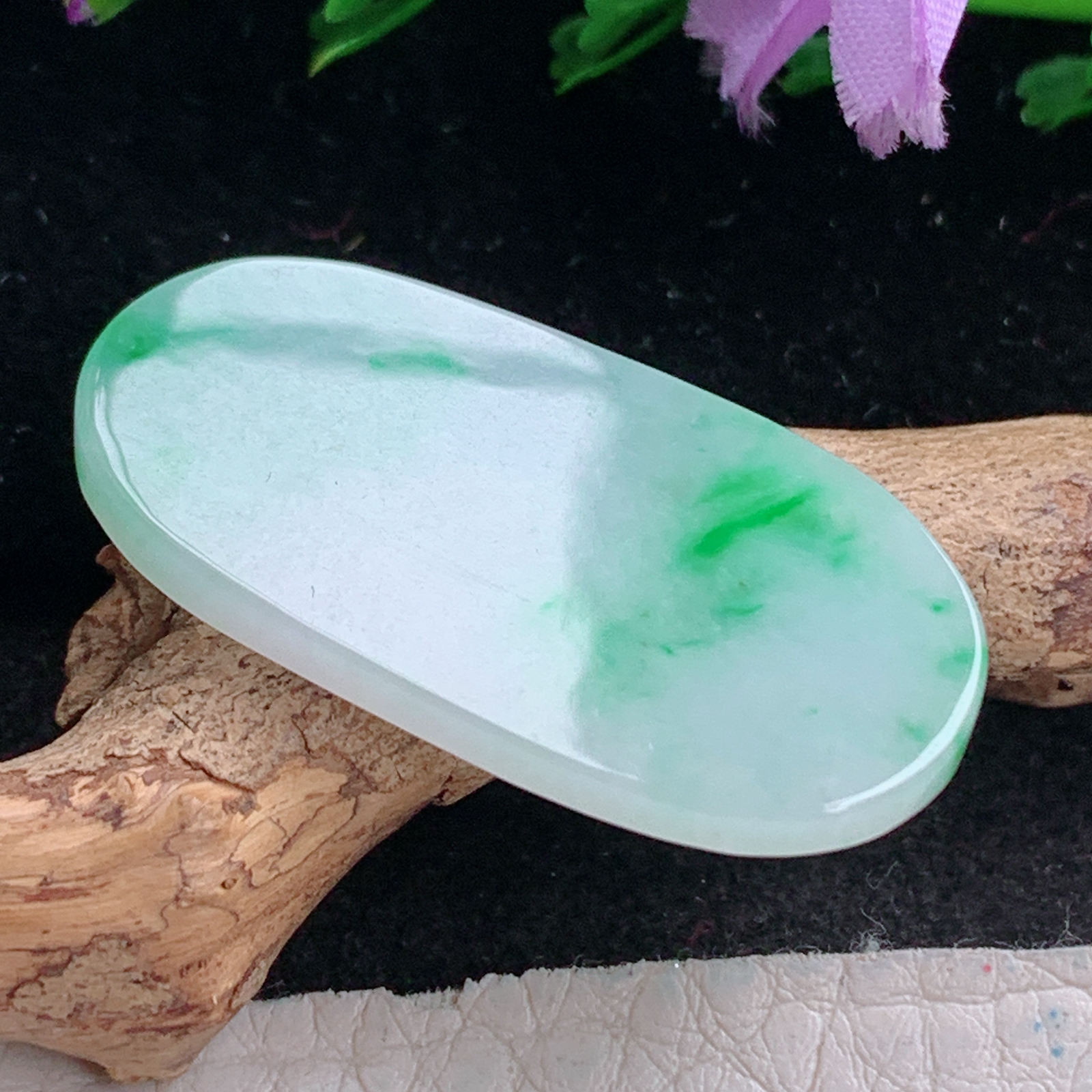 ajj实拍36.5*19*3天然缅甸翡翠精雕冰飘阳绿素面牌 平安无事牌玉吊坠 玉挂件