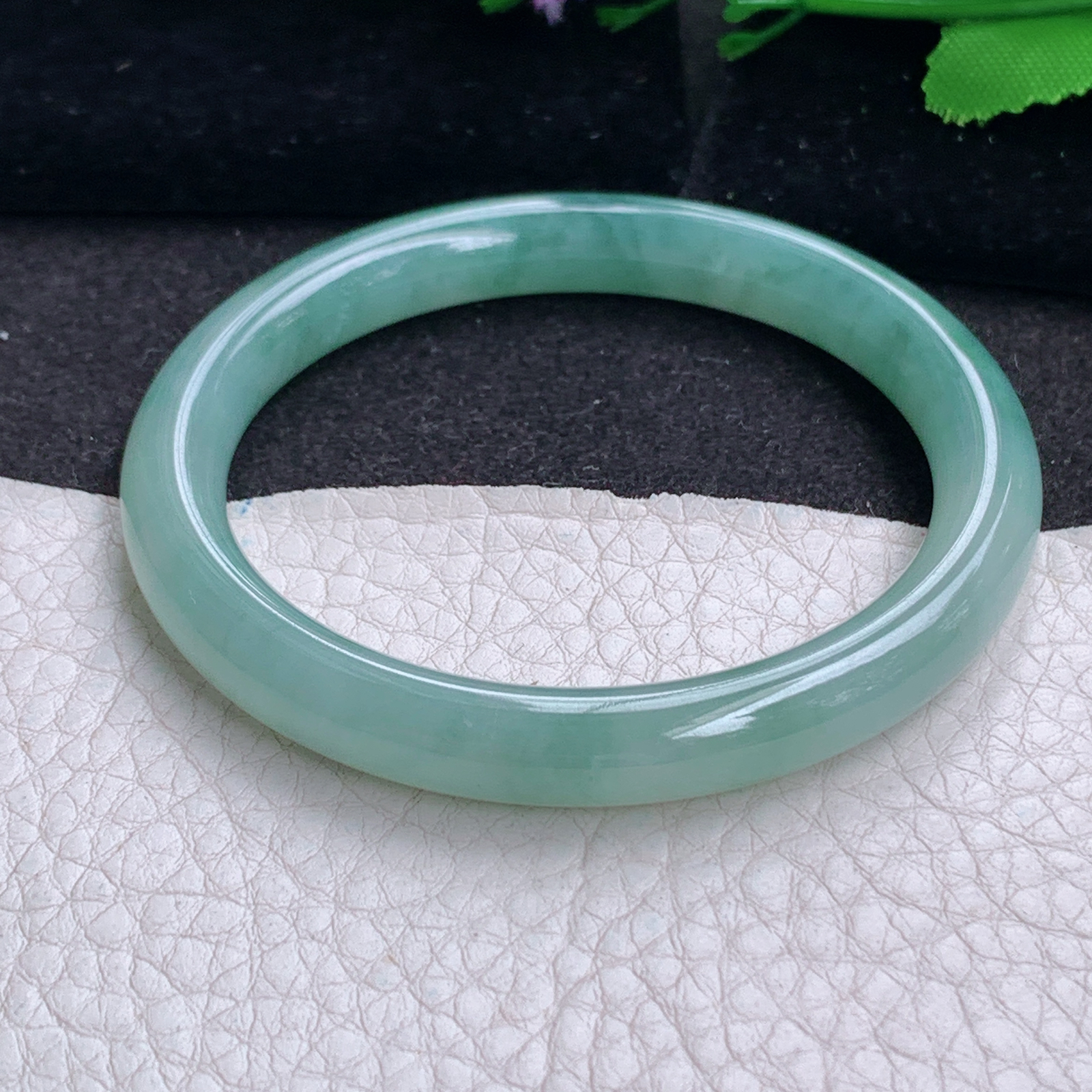 ee小圈口52.5*8美人镯 天然缅甸翡翠a货手镯飘花秀气圆条玉镯子 叮当镯