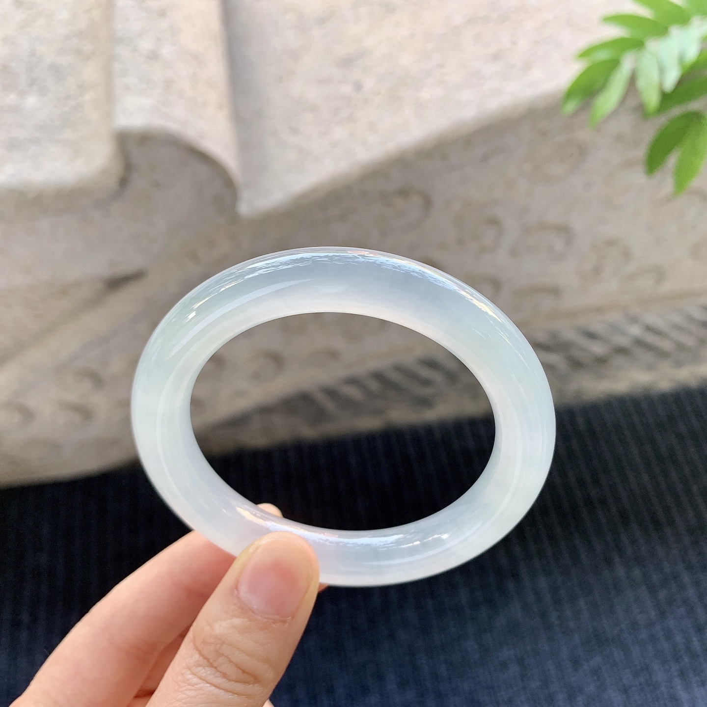 圆条53 54，圈口54.5/10/9.6，编码A1080671，描述：冰糯底色，清透，水润，种老，细腻，打灯有棉根