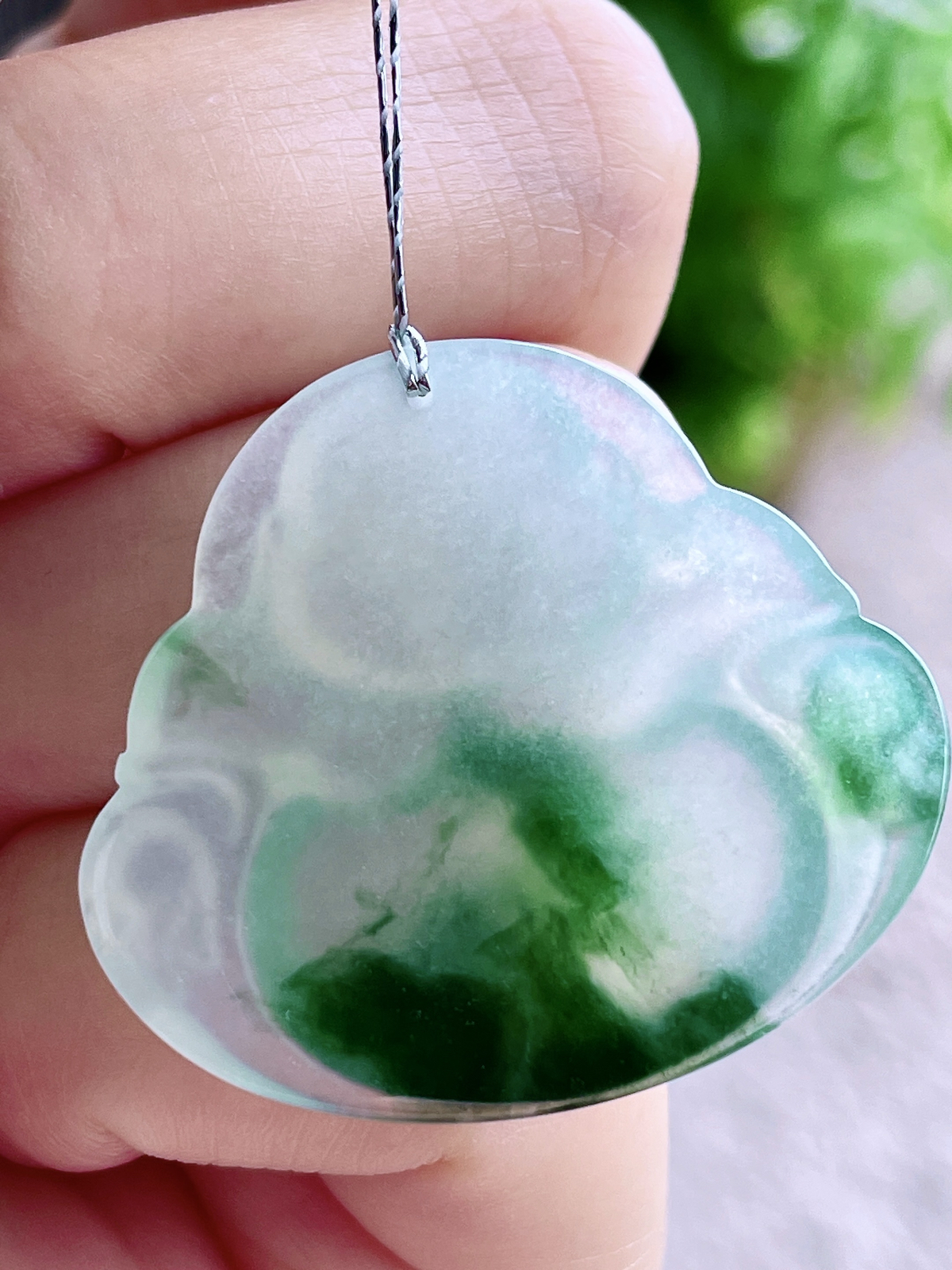 【裸石】冰飘绿花佛公吊坠
【说明】缅料 性价比高  飘花
【尺寸】31.3-34.9-5.8..