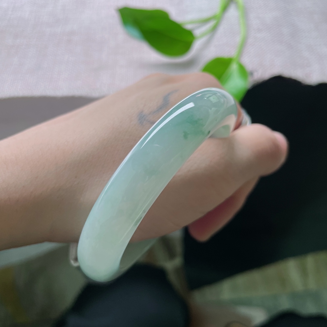 56.6/12.2/8.6，淡绿底正圈，素雅不张扬，池塘冷暖水清浅，种老，无裂，ss52689a
