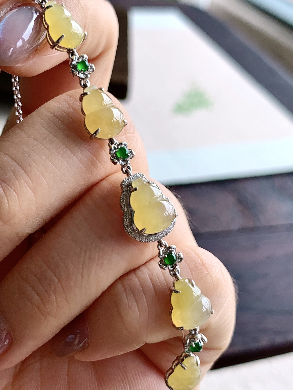 【镶嵌】️冰黄翡葫芦手链
【说明】缅料  18k金镶嵌 性价比高  
【整体】12.3-10.2-