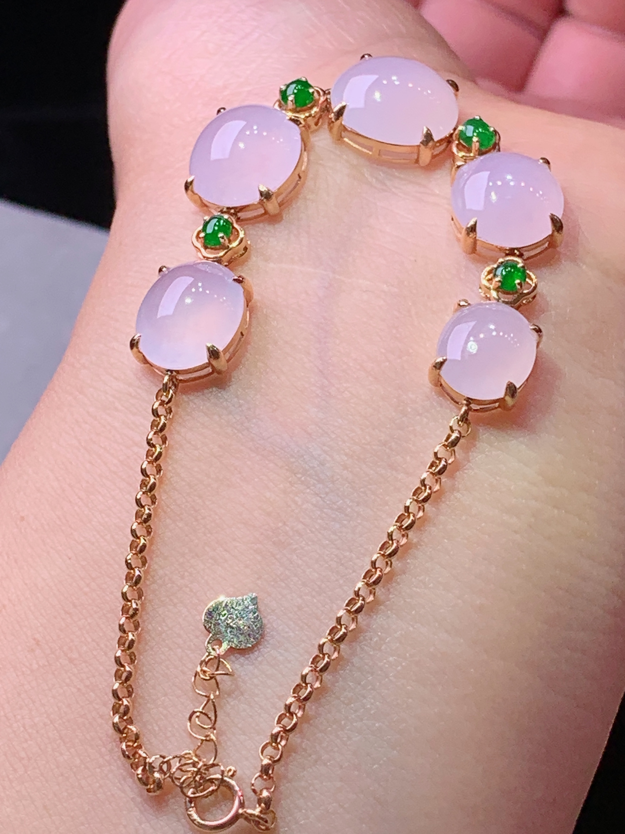 18k金钻镶嵌淡粉紫蛋面手链 玉质细腻 色泽艳丽清新 水润亮眼 整体尺寸170*10.6*5.5b2