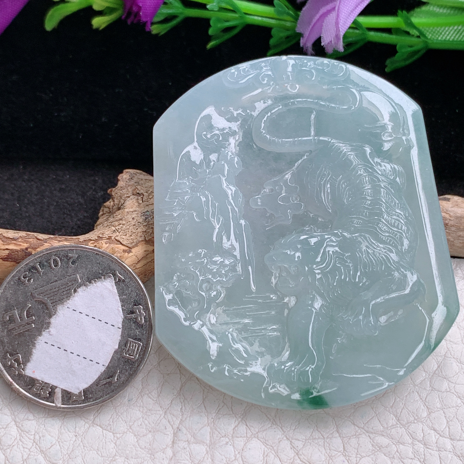 ktj实拍55*46.8*5天然缅甸翡翠精雕冰润下山虎 生肖虎玉吊坠 玉挂件