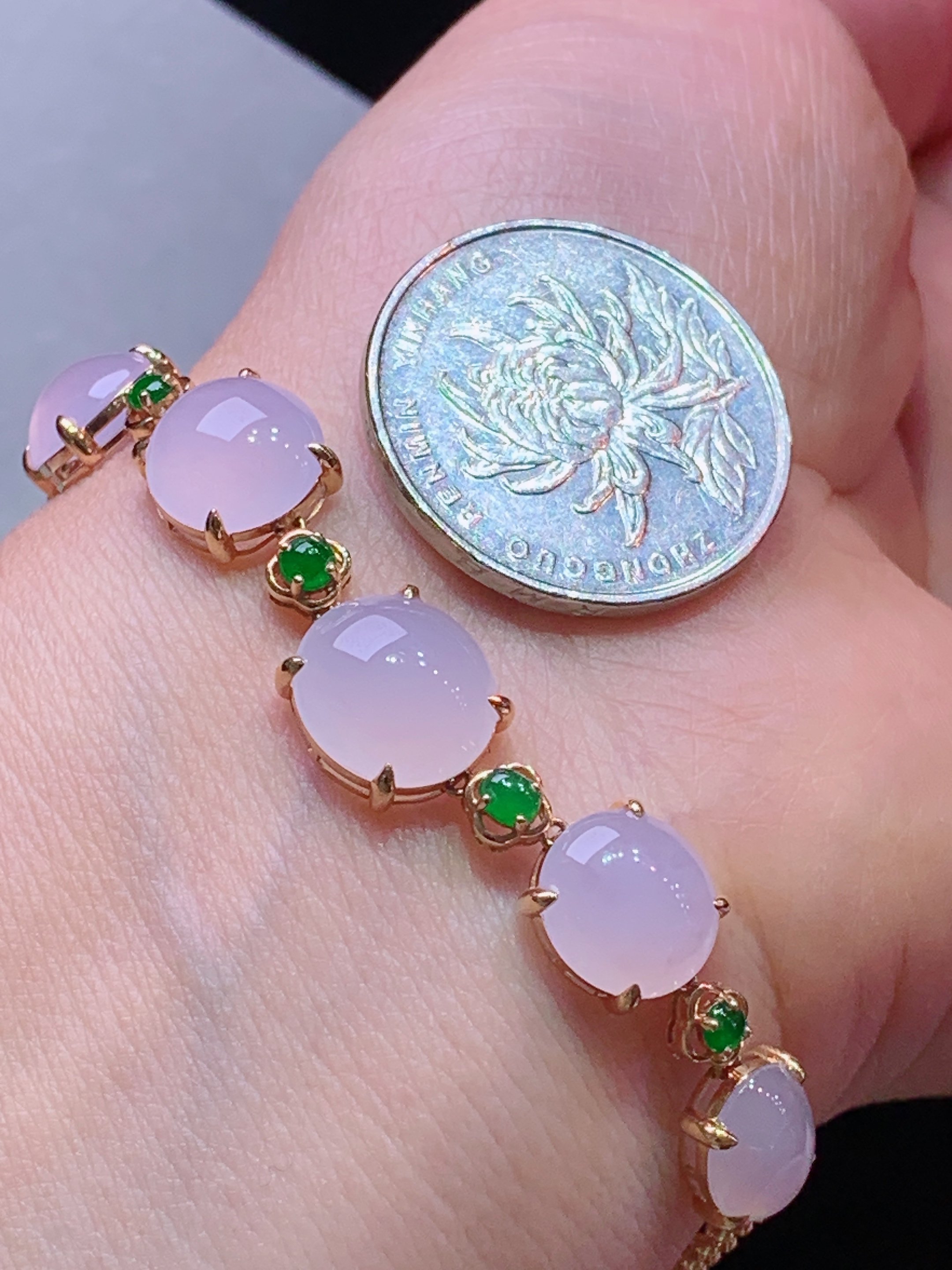 18k金钻镶嵌淡粉紫蛋面手链 玉质细腻 色泽艳丽清新 水润亮眼 整体尺寸170*10.6*5.5b2