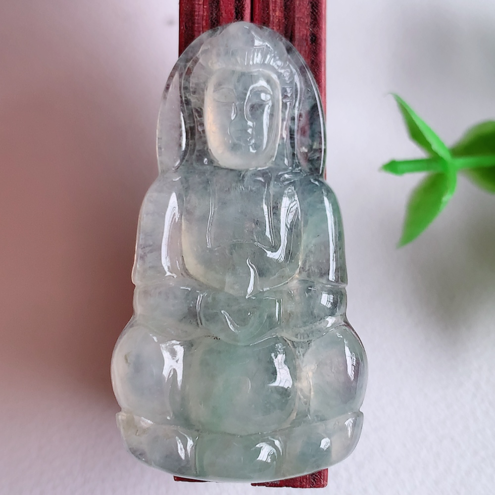 冰润精雕观音吊坠，法相端庄大气，工艺精湛，种色浓郁，细腻饱满冰润，种老水足，收藏佳品，佩戴大气  W01.11   尺寸：42.2-23.3-5.2mm