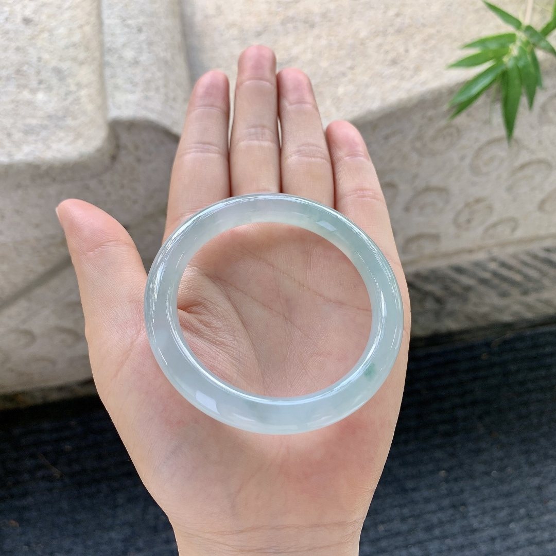 圆条50 51【圈口】51.2/8.6/8.2【编码】FL101429【描述】冰糯晴蓝，水润，种老，