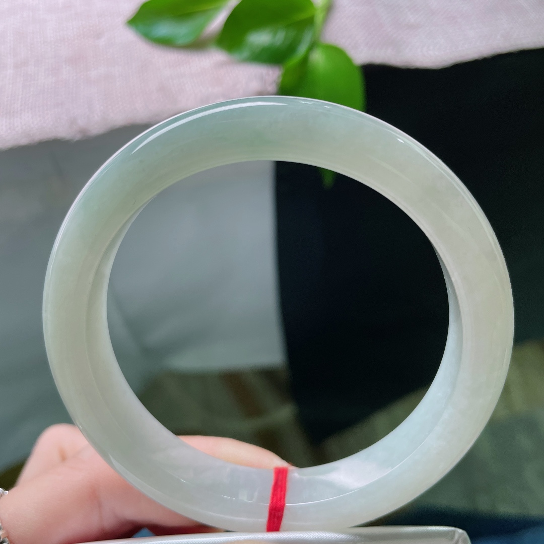 60.2/12.4/8.6，淡绿色底正圈，大圈口，素雅不张扬，底子细腻干净，皮纹，ss50591a