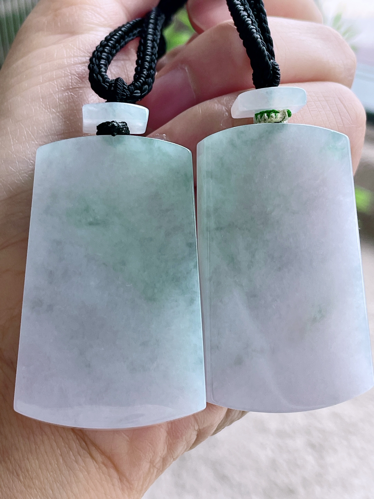 【裸石】冰飘花无事牌吊坠一对
【说明】缅料 性价比高  
【尺寸】左49.5-30.5-5.7右49.8-30.8-5.4..