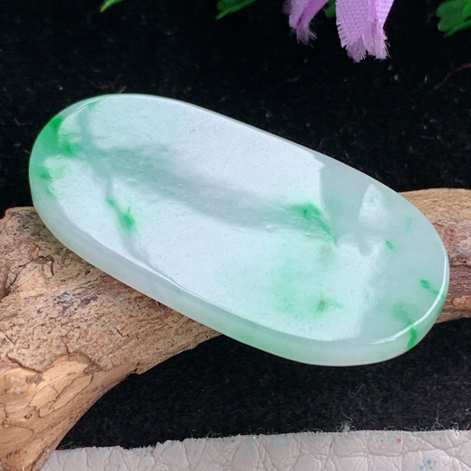 ajj实拍36.5*19*3天然缅甸翡翠精雕冰飘阳绿素面牌 平安无事牌玉吊坠 玉挂件