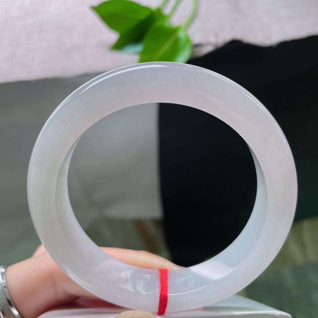 55.8/12.7/8.9，冰紫正圈，洒金宛如星子一般坠落腕间，摇曳生姿，无裂，ss50529a