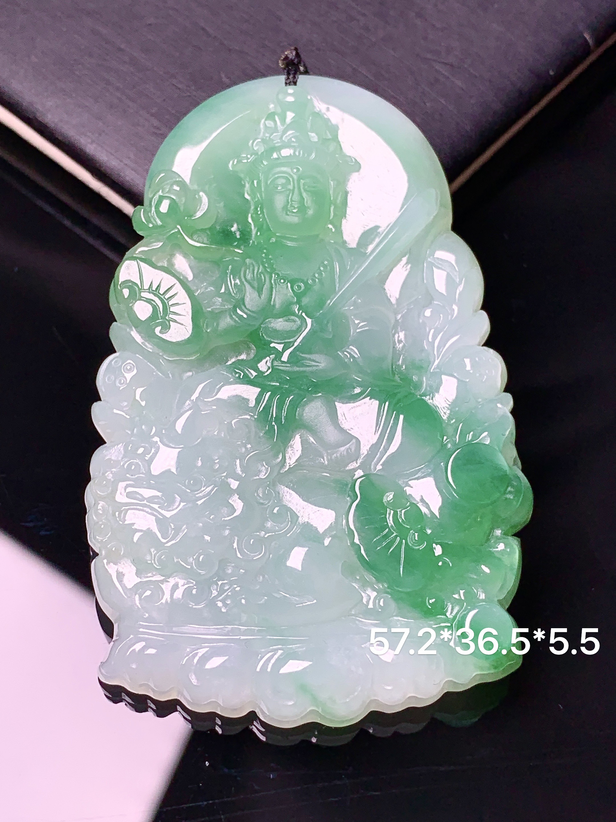 飘绿文殊观音菩萨吊坠 玉质细腻 色泽艳丽清新 水润亮眼 整体尺寸57.2*36.5*5.5b2