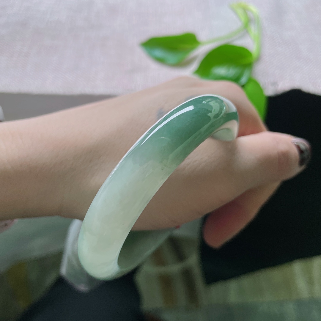 56.6/12.4/8.1，浅油绿正圈，肉质细腻干净，种老，自在清闲，无裂，ss50593a