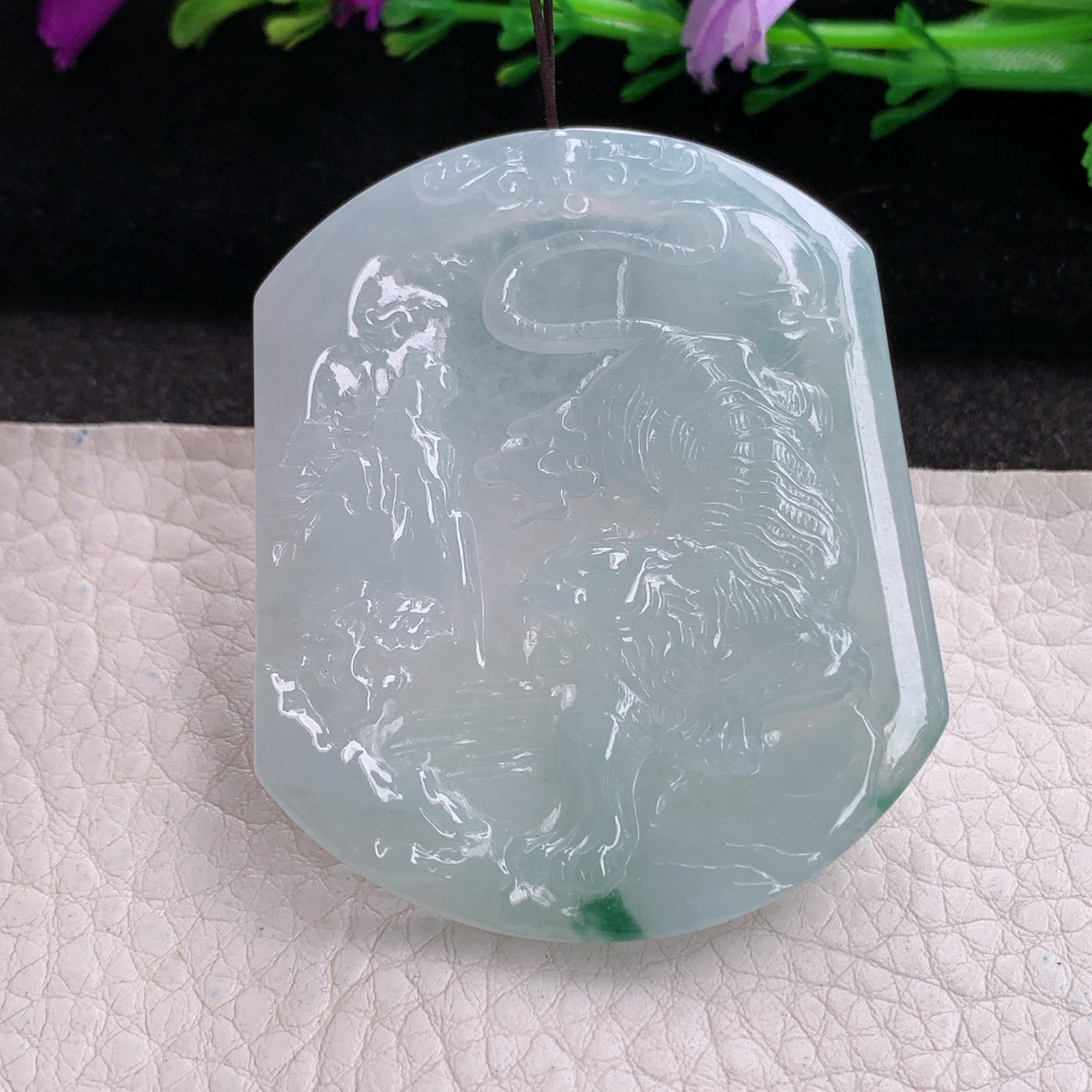 ktj实拍55*46.8*5天然缅甸翡翠精雕冰润下山虎 生肖虎玉吊坠 玉挂件