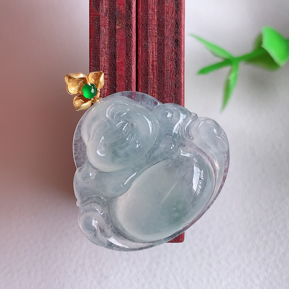 18k金扣冰润佛公挂件 玉质细腻  精雕弥勒佛，笑佛福耳垂肩，面相喜庆，开怀大笑，憨态可掬。惟妙惟肖，寓意福禄双全，吉祥美满，笑口常开 W01.11  尺寸：23-25.5-6.1mm