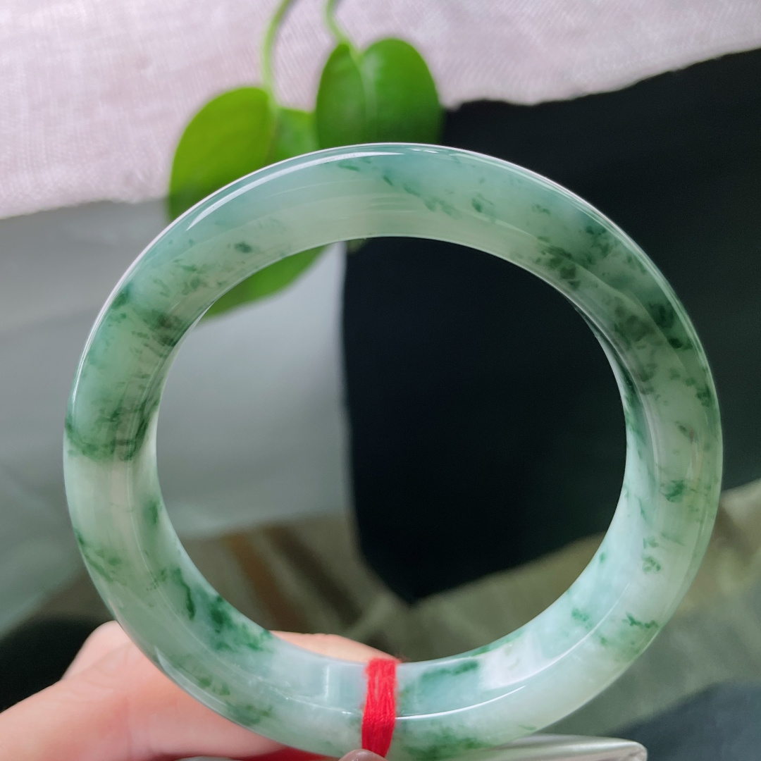 60.4/12.9/9.2，飘花正圈，玉上流云意，花随腕底生。种老，水头好，无裂，ss50543a