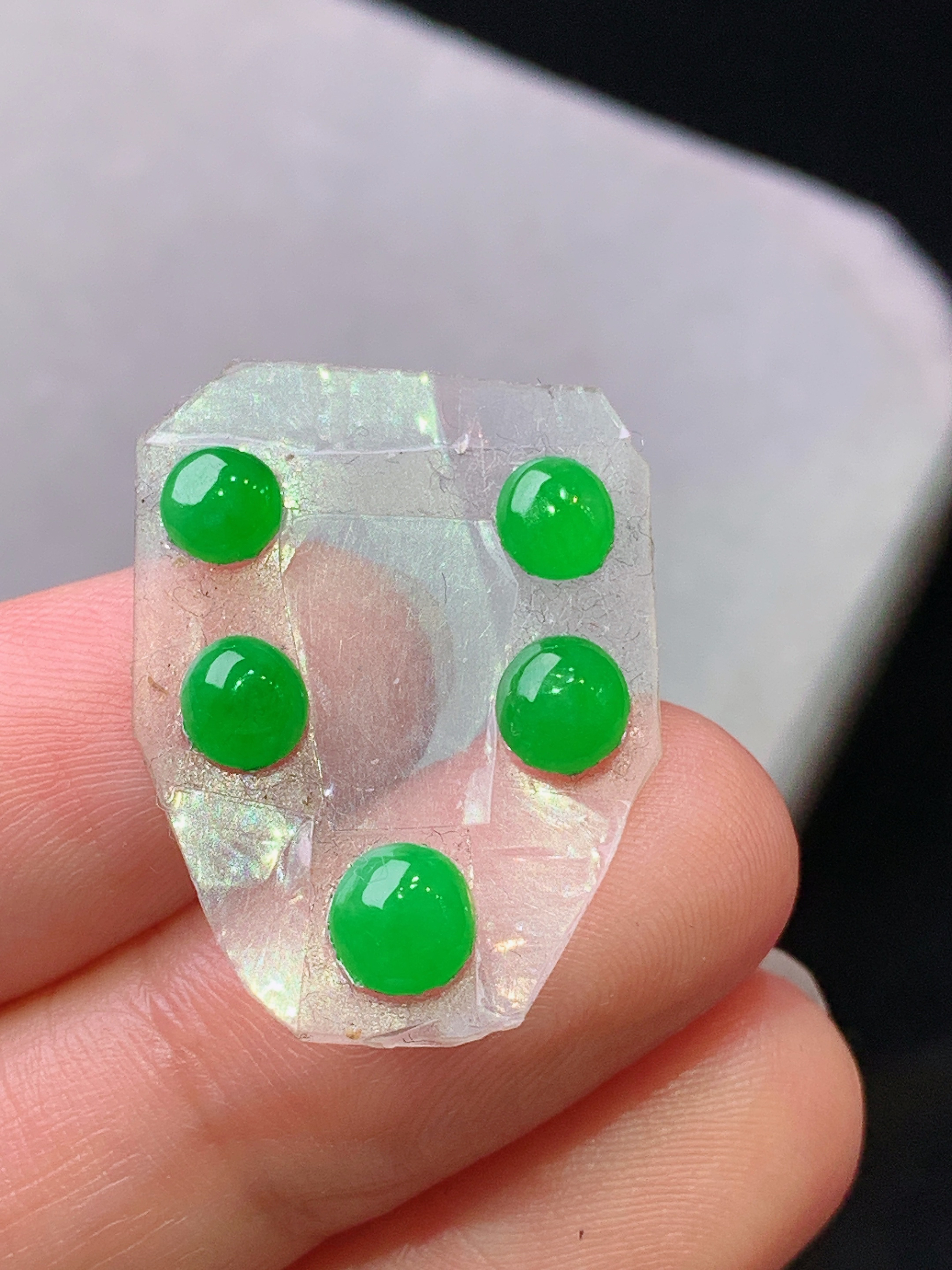 镶嵌款 满绿蛋面一手 玉质细腻 色泽艳丽清新 水润亮眼 整体尺寸5.5*3j3